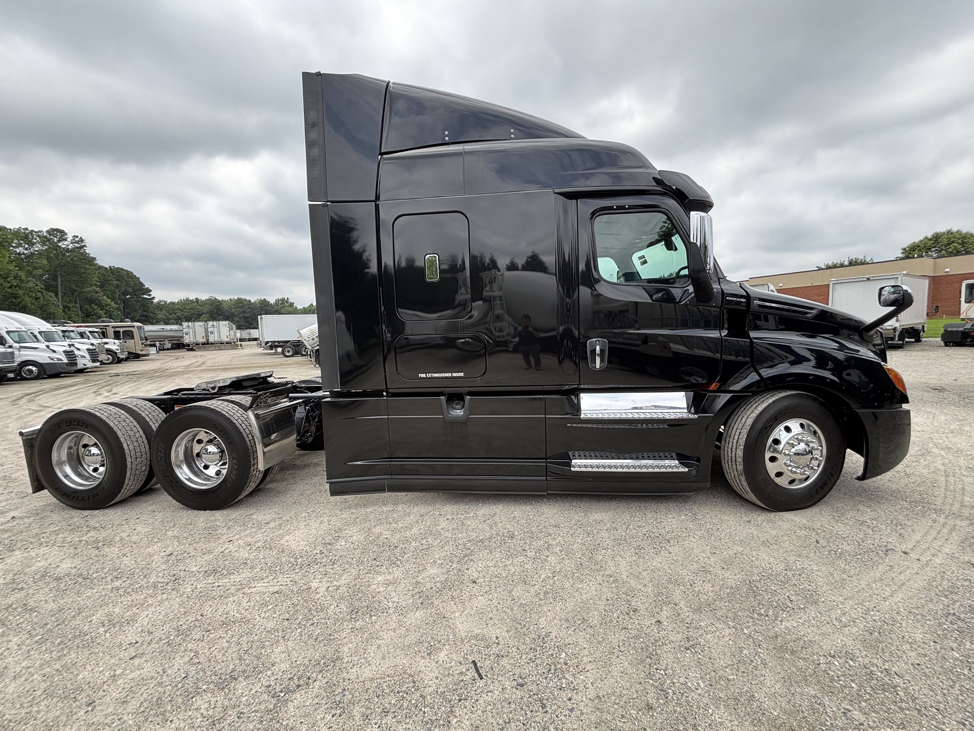 2020 Freightliner Cascadia 126 - image 6 of 6