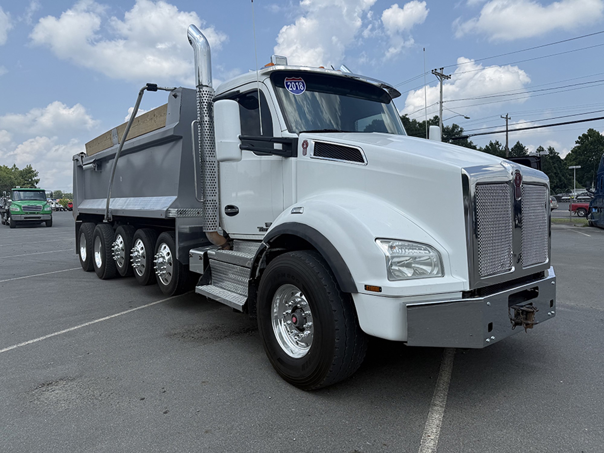 2018 Kenworth T880 - image 2 of 6