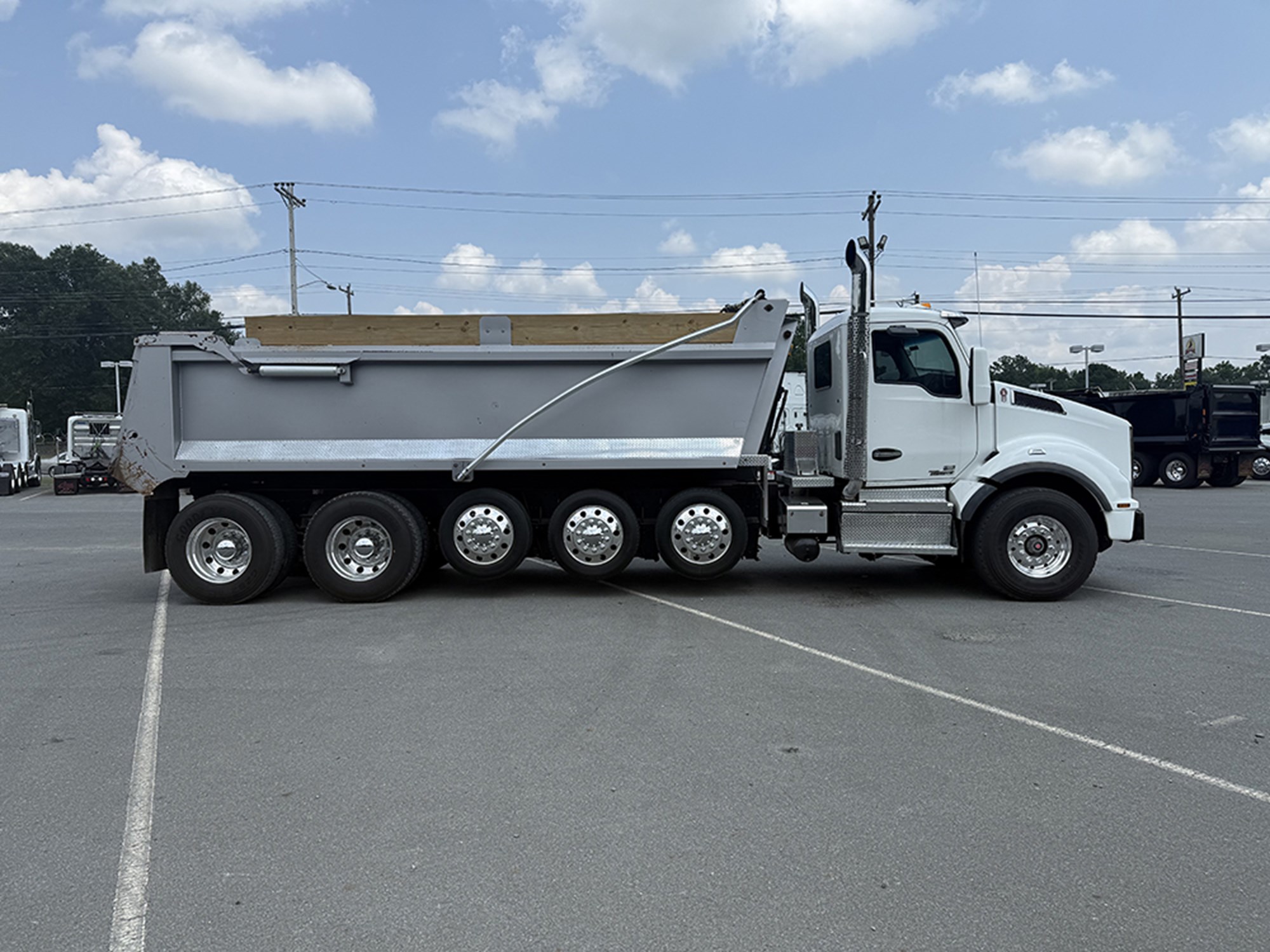 2018 Kenworth T880 - image 3 of 6