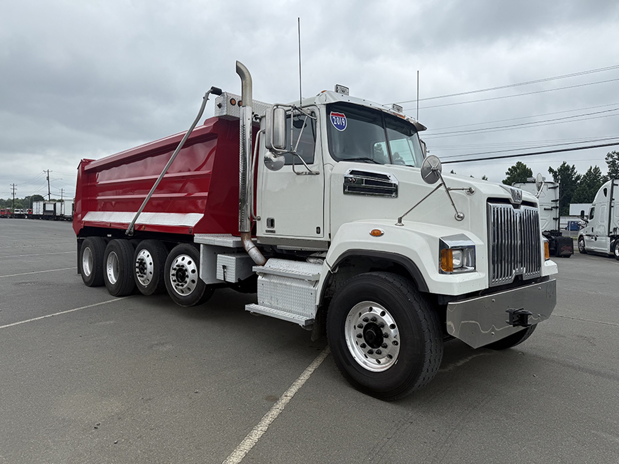 2019 Western Star 4700SF - image 2 of 6