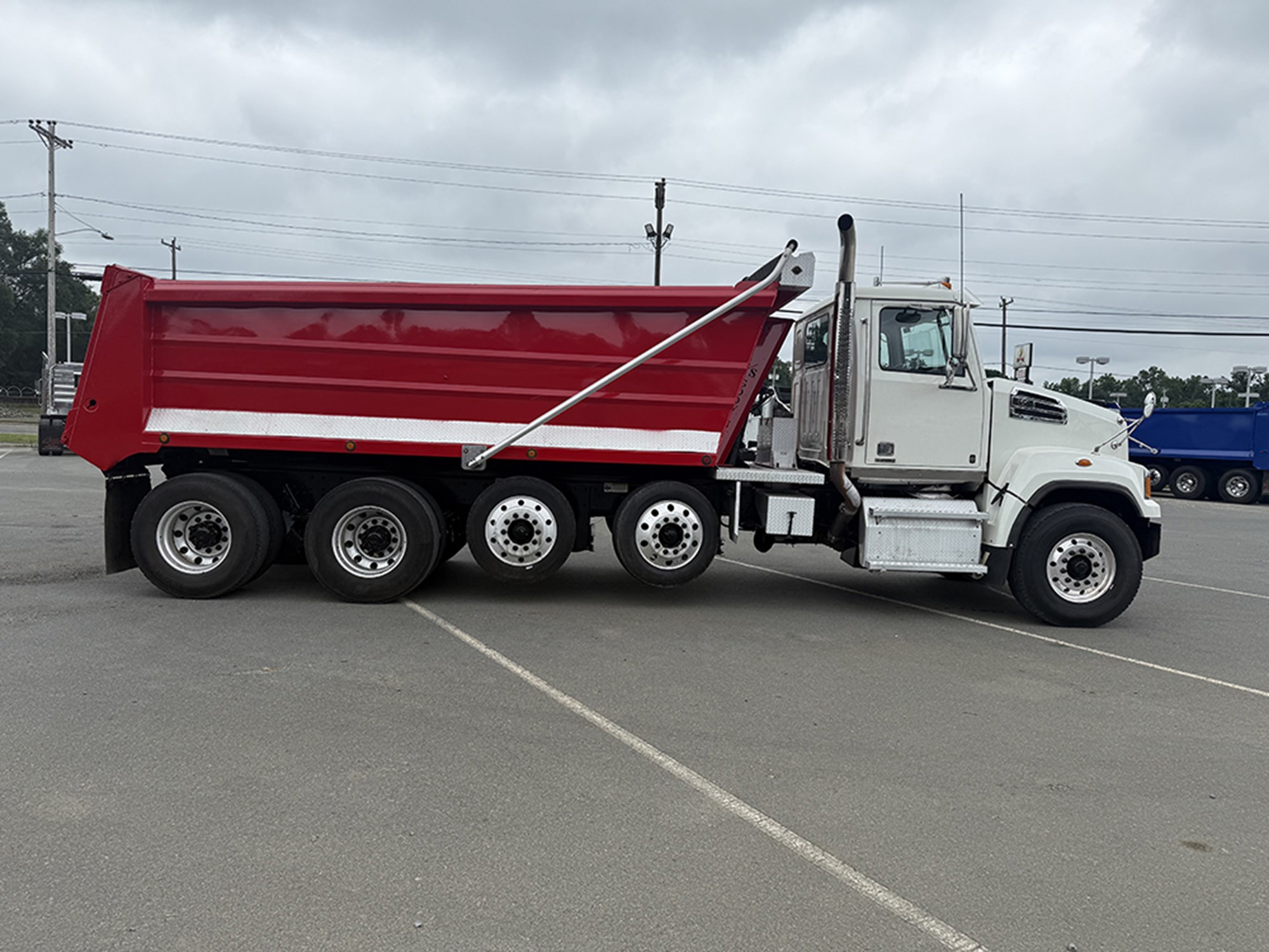 2019 Western Star 4700SF - image 3 of 6