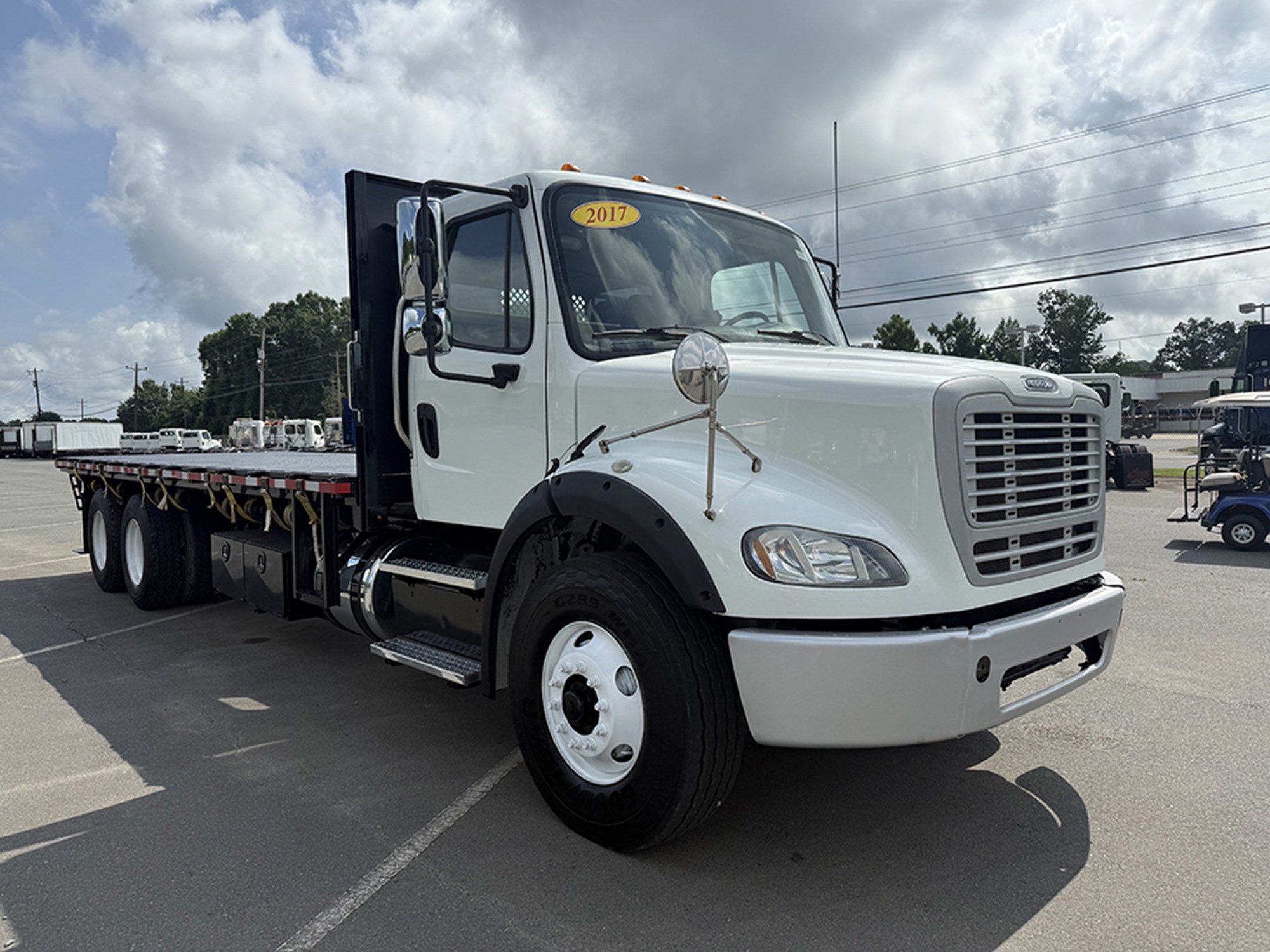 2017 Freightliner M2 - image 2 of 6