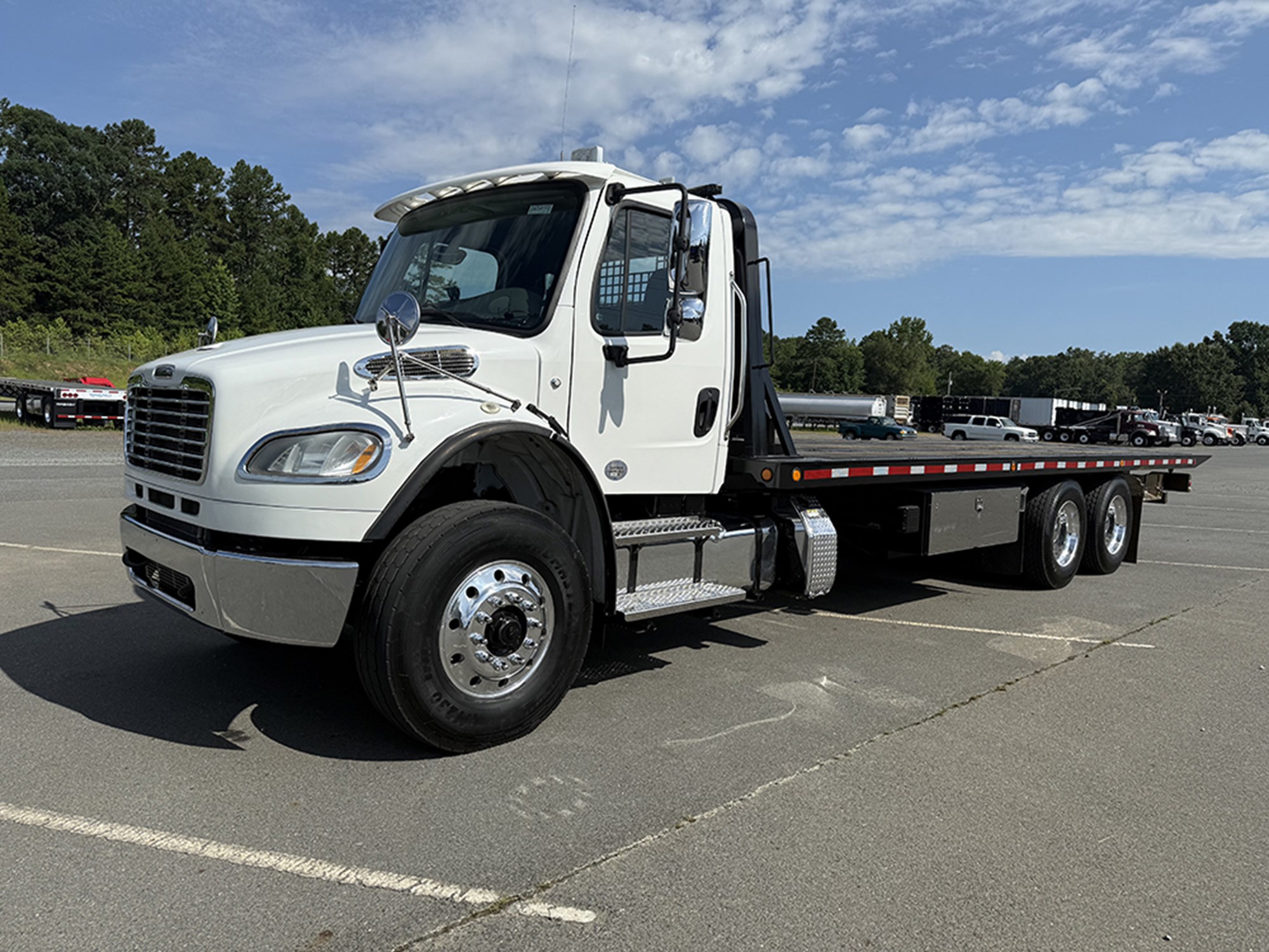2019 Freightliner M2 - image 1 of 6