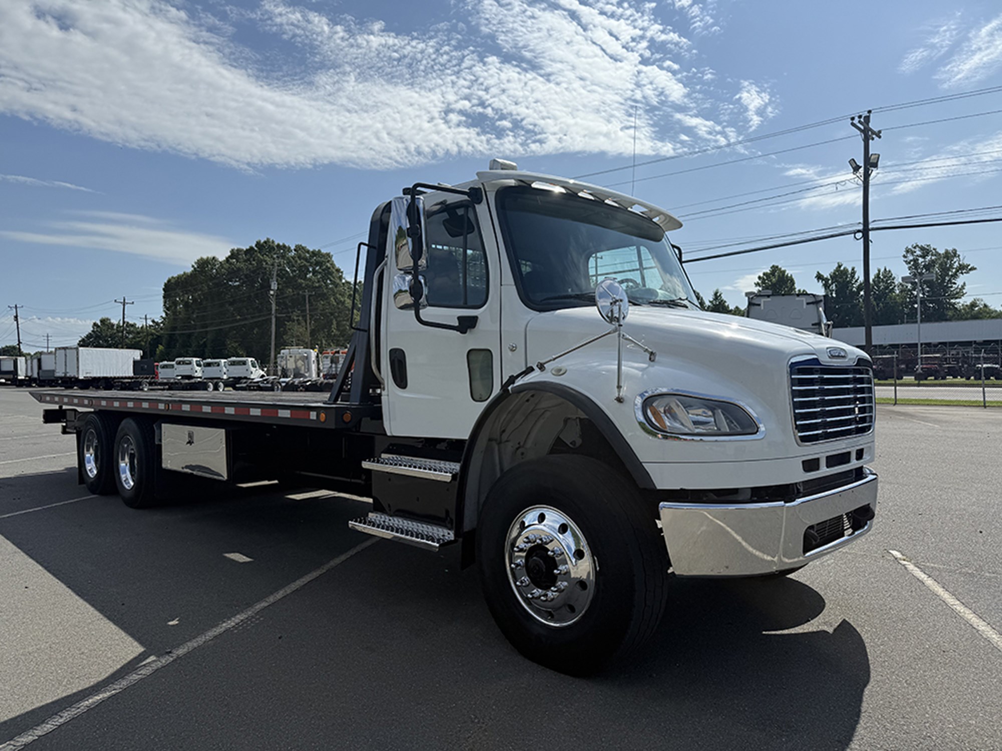 2019 Freightliner M2 - image 2 of 6