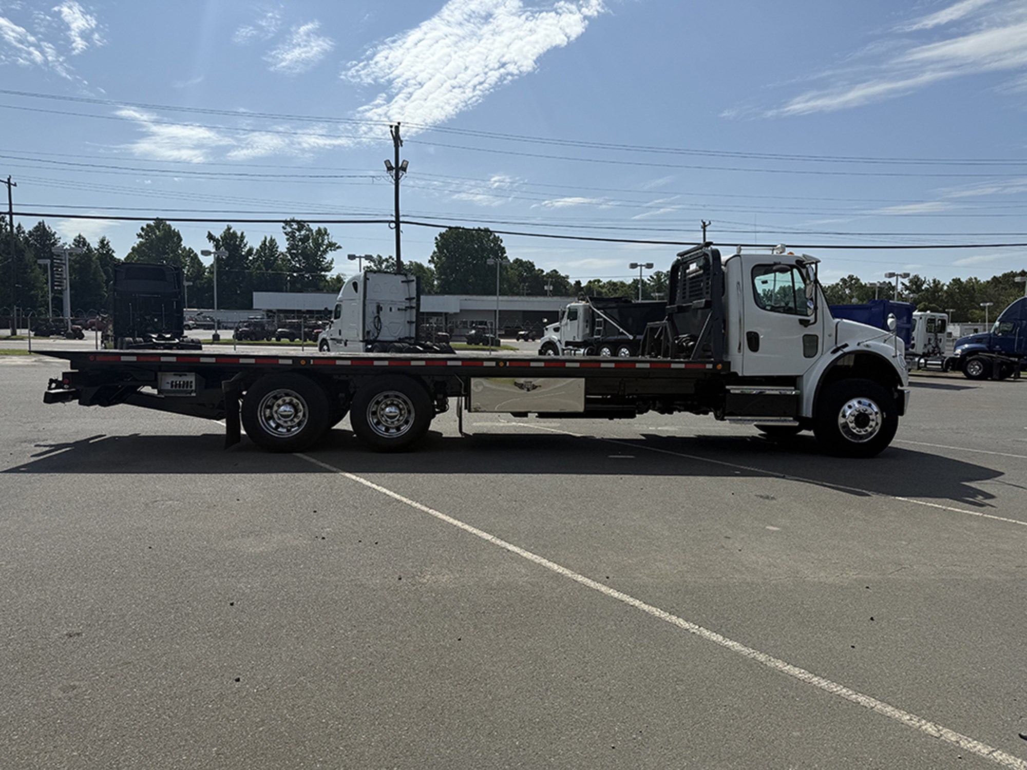 2019 Freightliner M2 - image 3 of 6