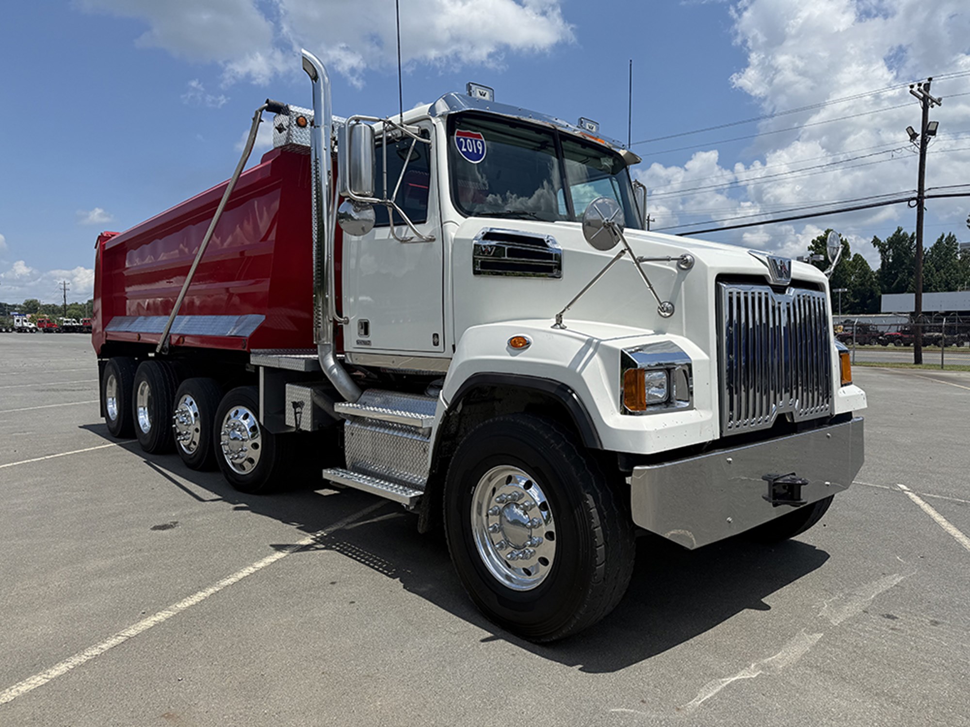 2019 Western Star 4700SF - image 2 of 6