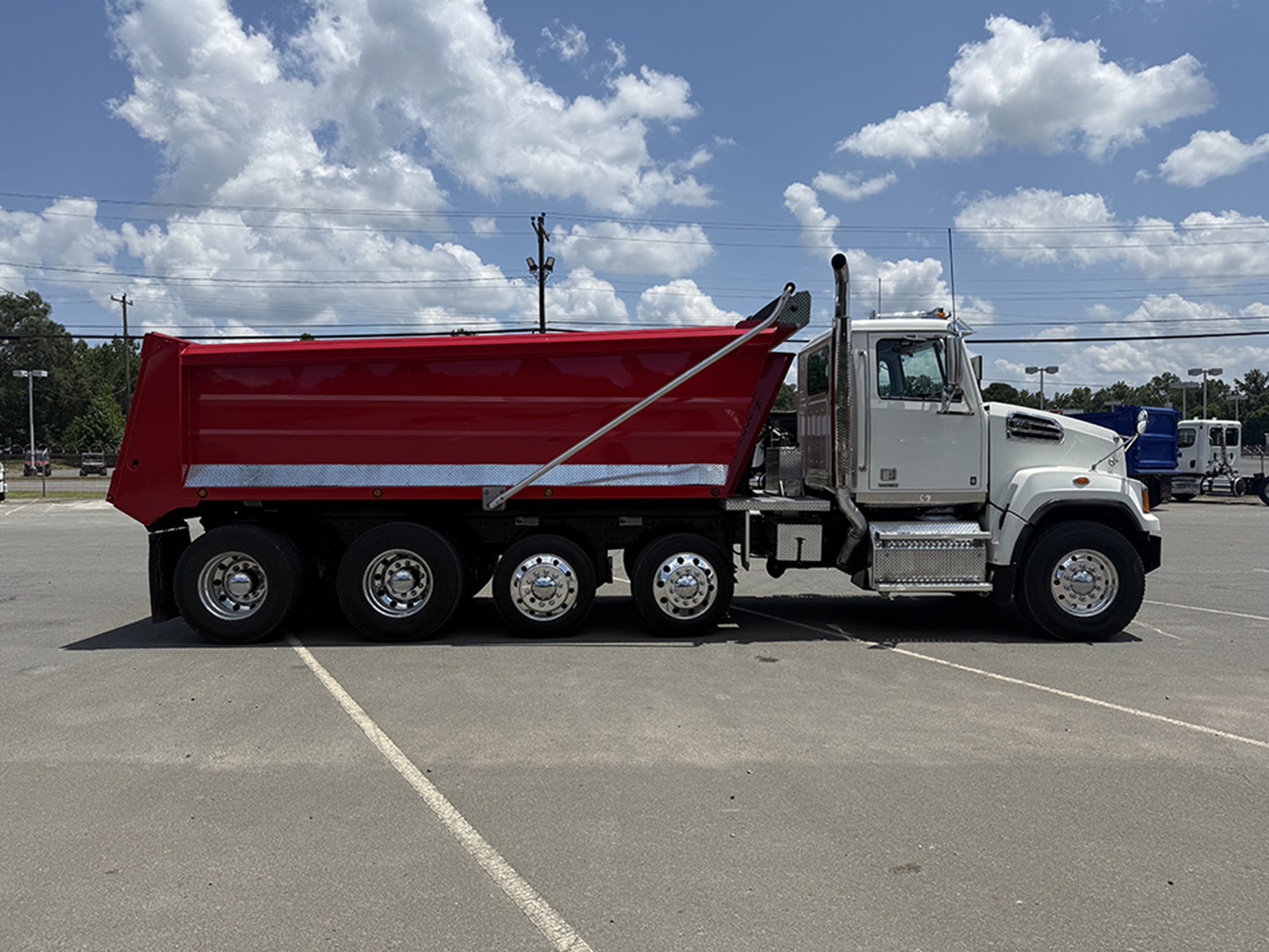 2019 Western Star 4700SF - image 3 of 6