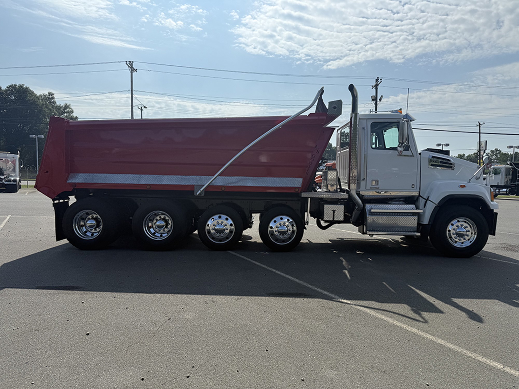 2019 Western Star 4700SF - image 3 of 6