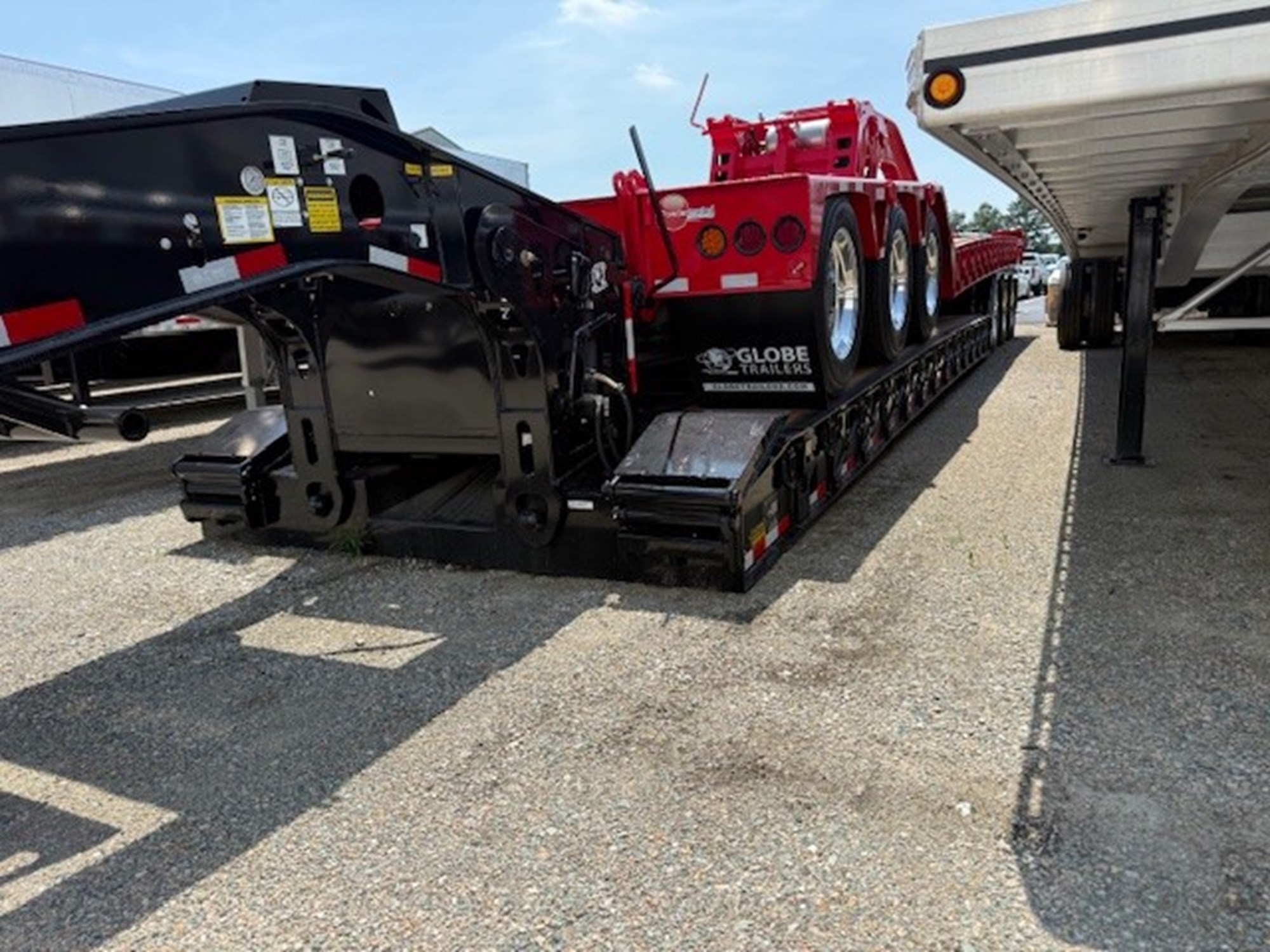 2026 Globe Trailer M Lowboy 2026 Globe Trailer M Lowboy - image 4 of 5