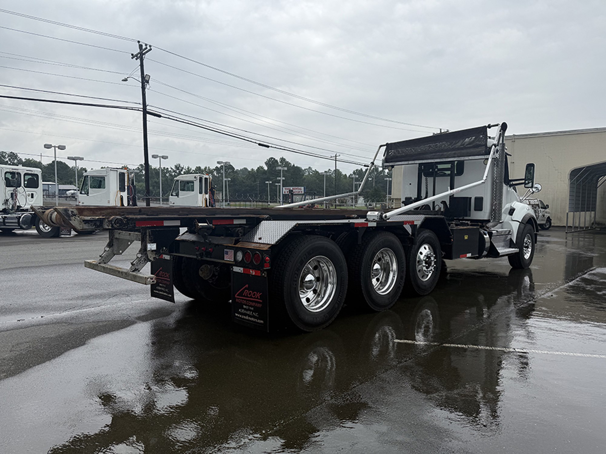 2024 Kenworth T880 - image 4 of 6