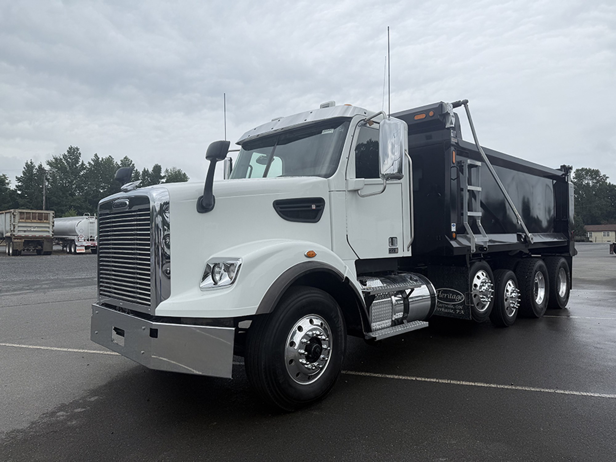 2023 Freightliner 122SD - image 1 of 6