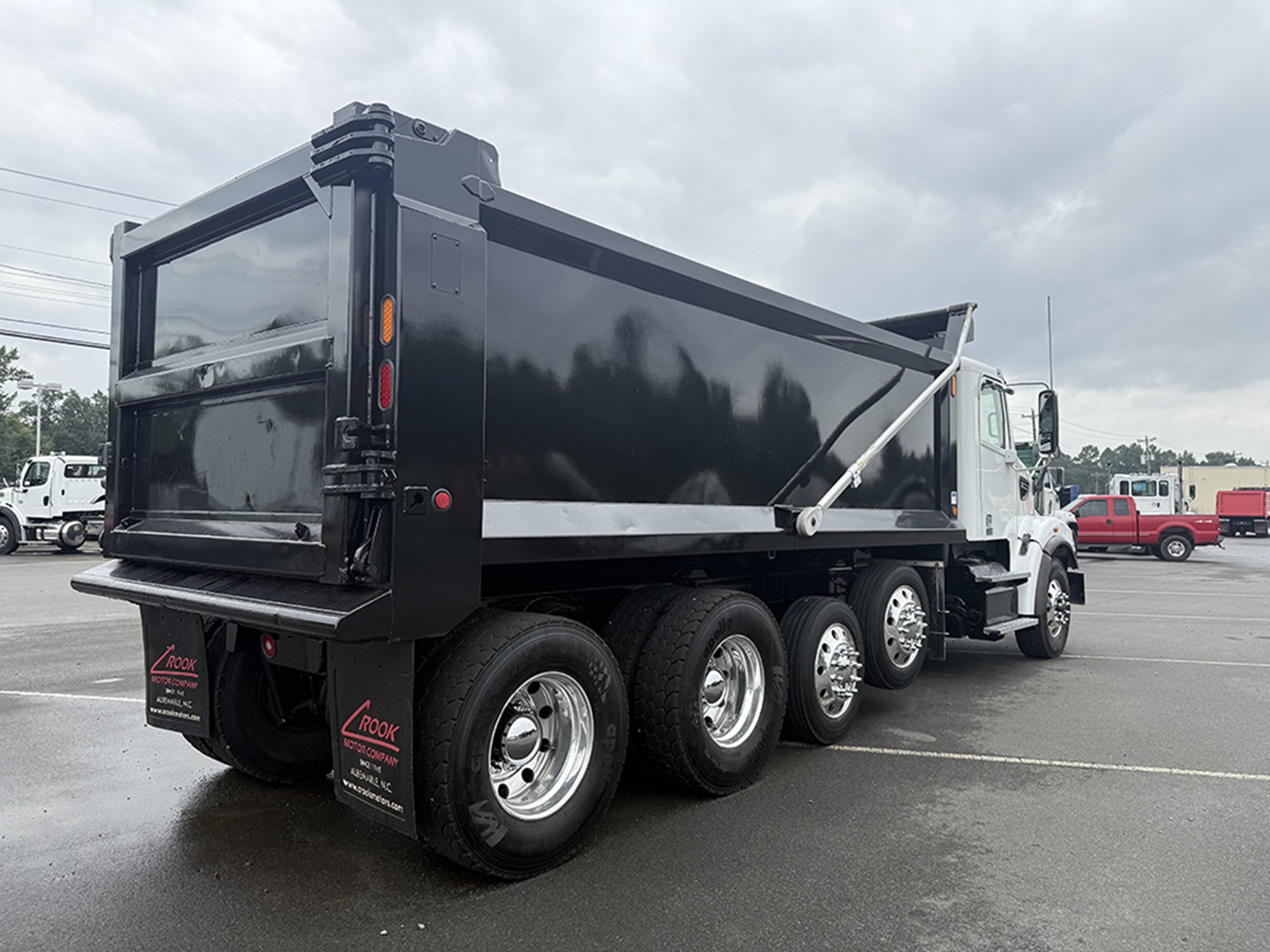 2023 Freightliner 122SD - image 4 of 6