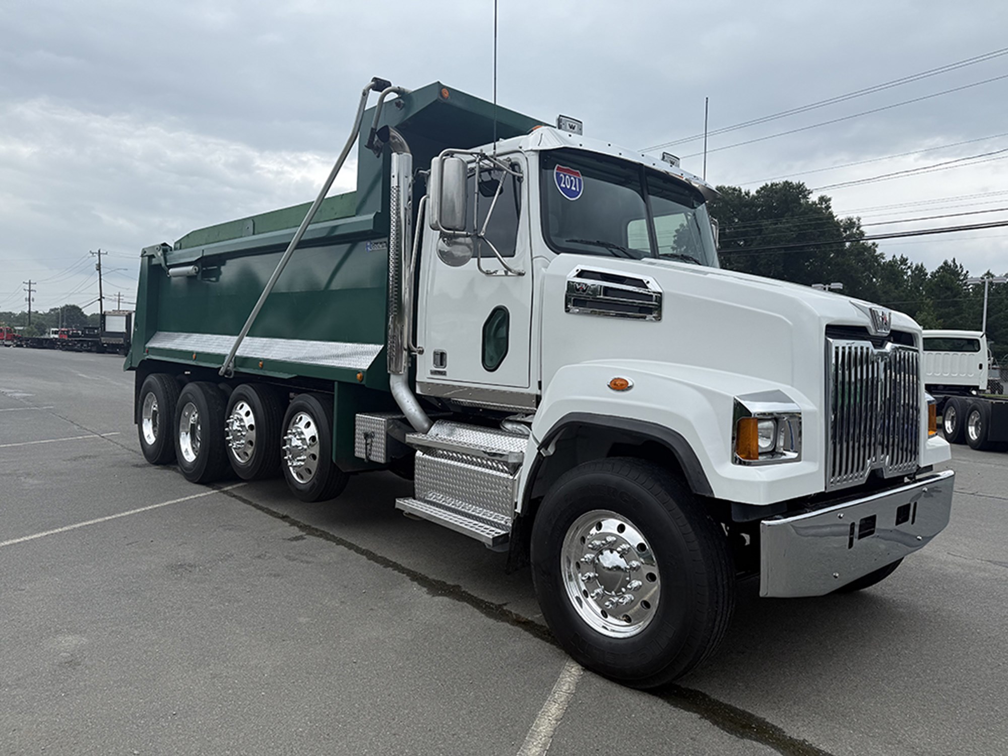 2021 Western Star 4700 - image 2 of 6
