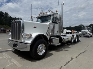 2020 Peterbilt 389 1755110169704