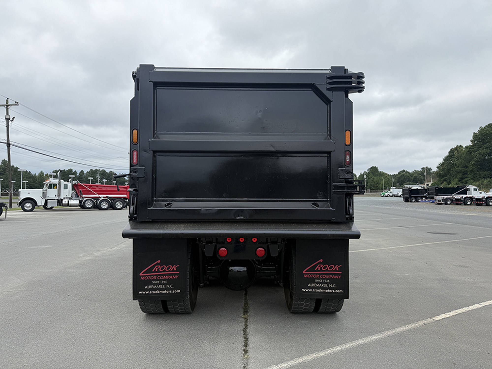 2023 Freightliner 122SD - image 5 of 6