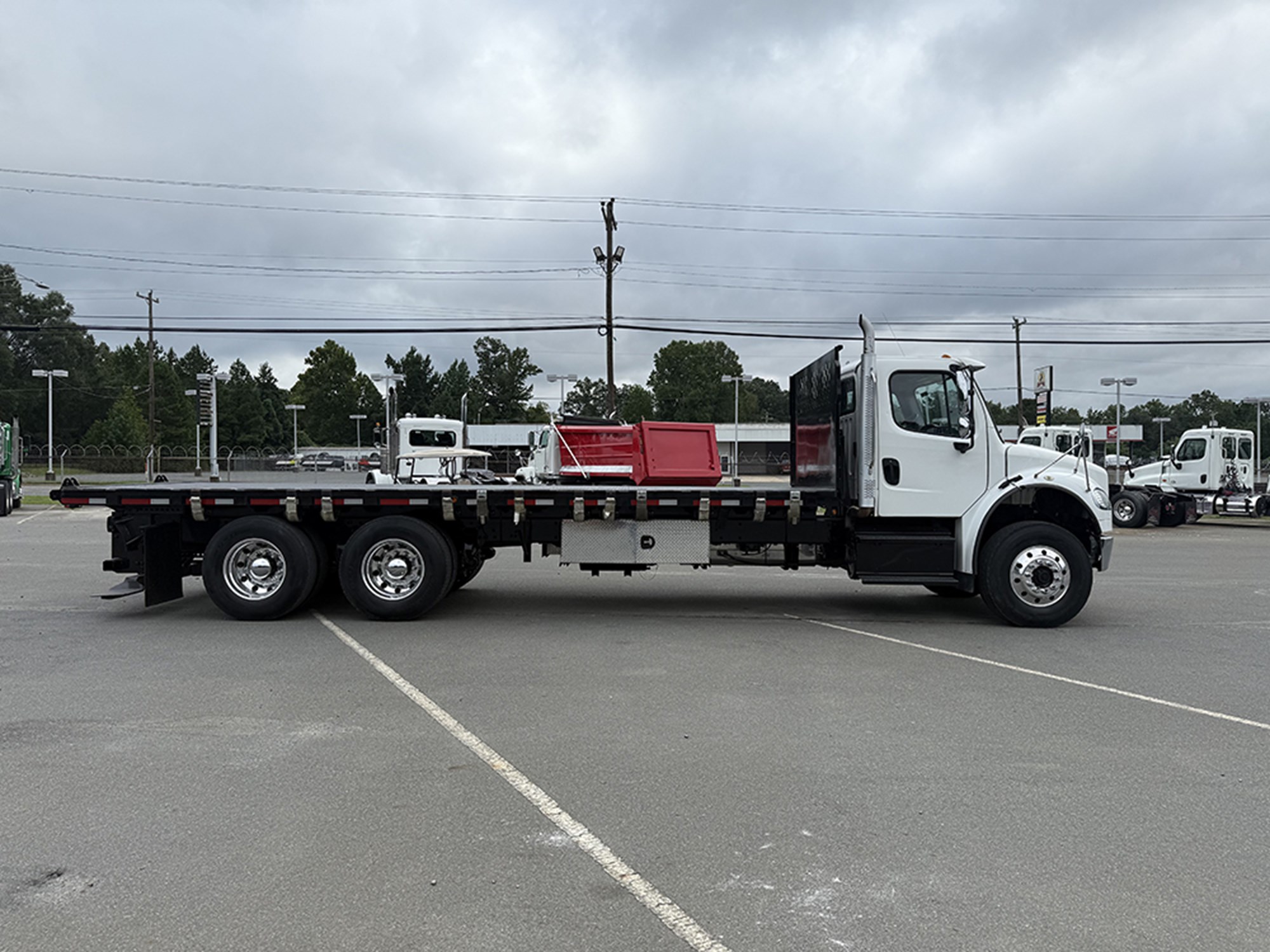2020 Freightliner M2 - image 3 of 6