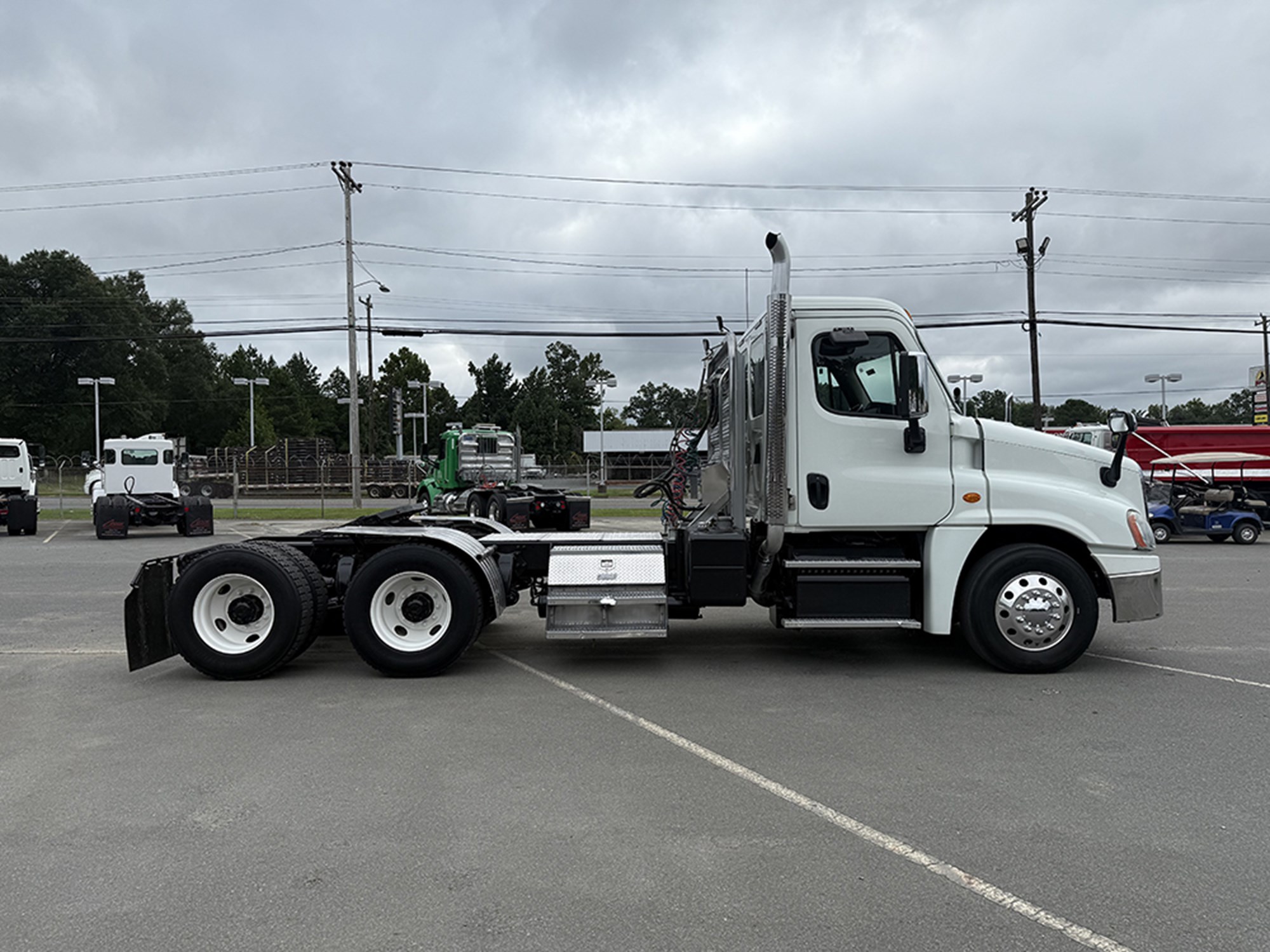 2018 Freightliner Cascadia 125 - image 3 of 6