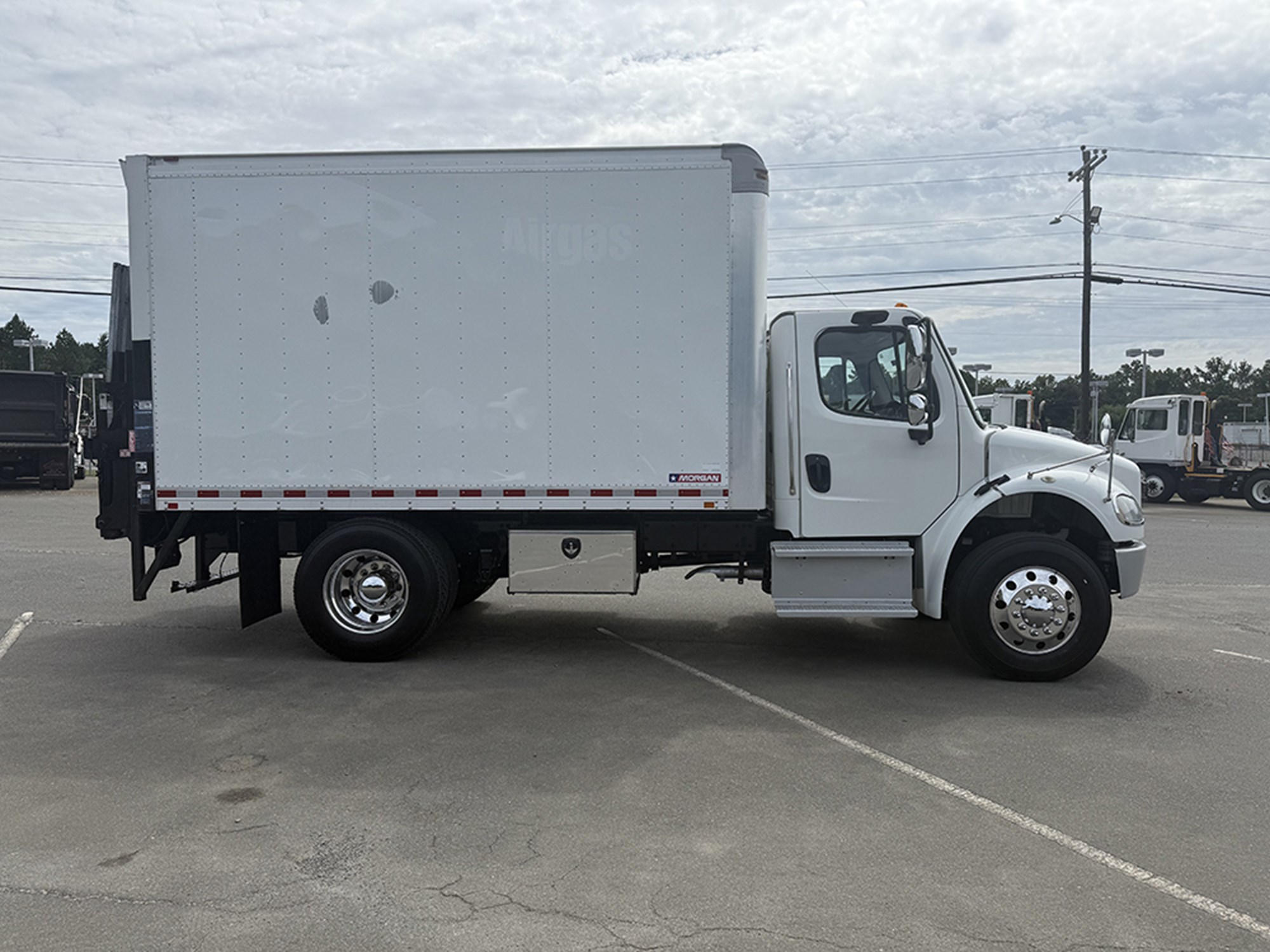 2016 Freightliner M2 - image 3 of 6
