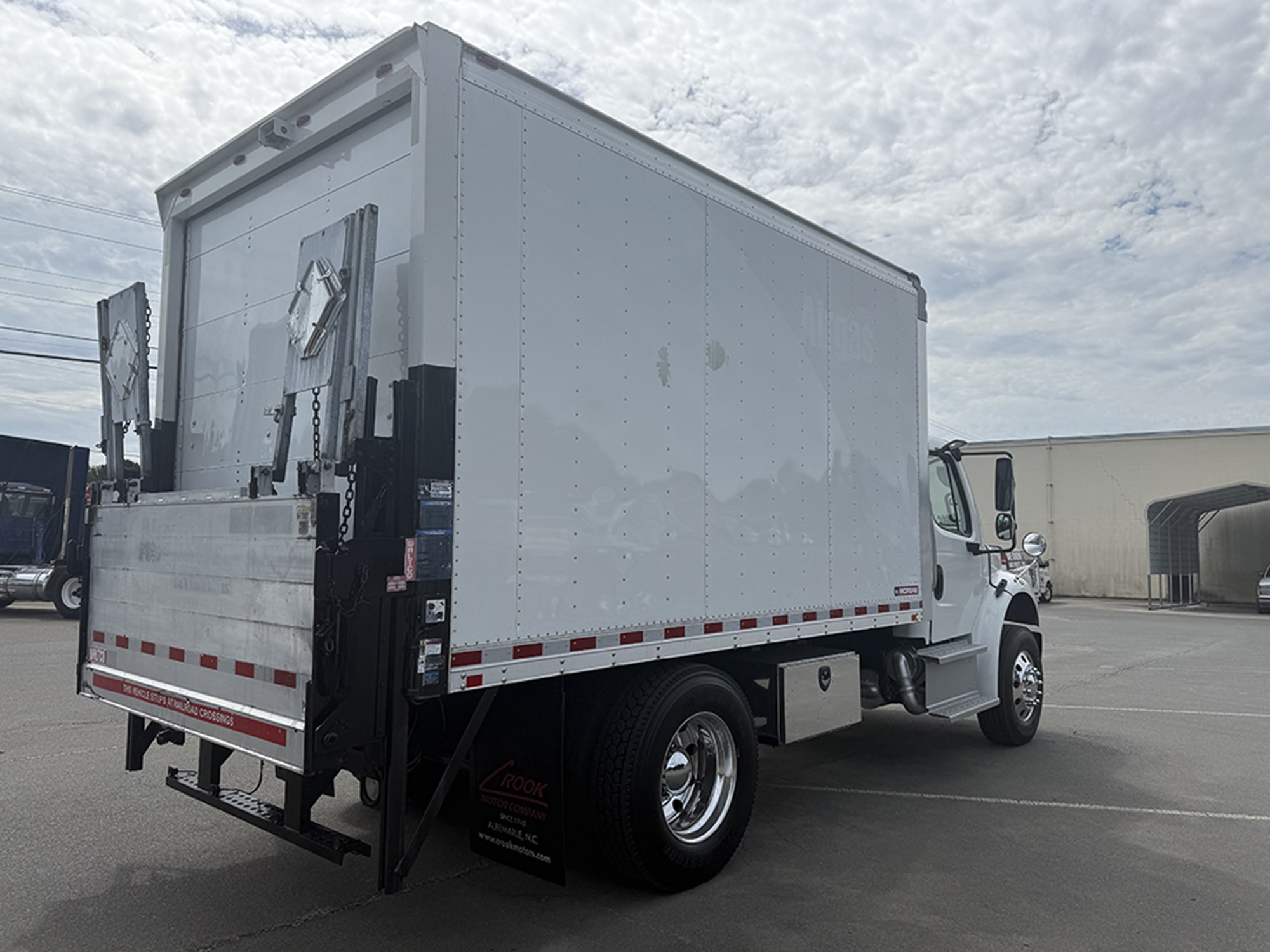 2016 Freightliner M2 - image 4 of 6