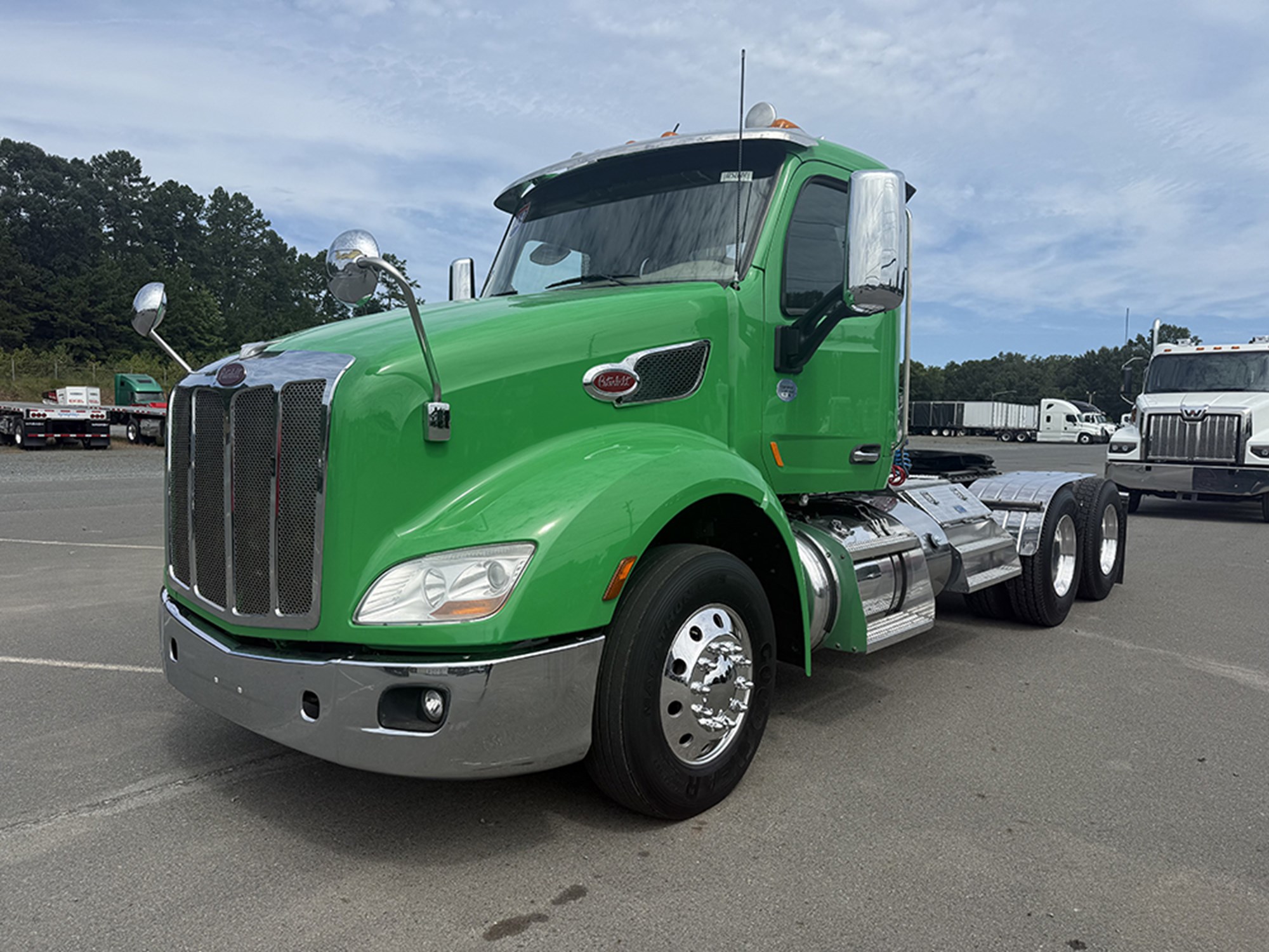 2019 Peterbilt 579 - image 1 of 6