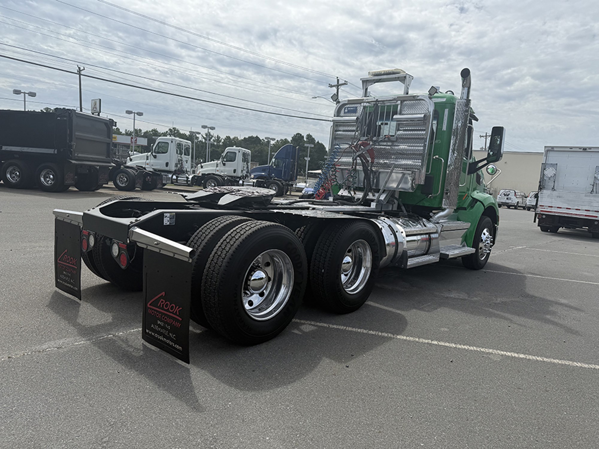 2019 Peterbilt 579 - image 4 of 6