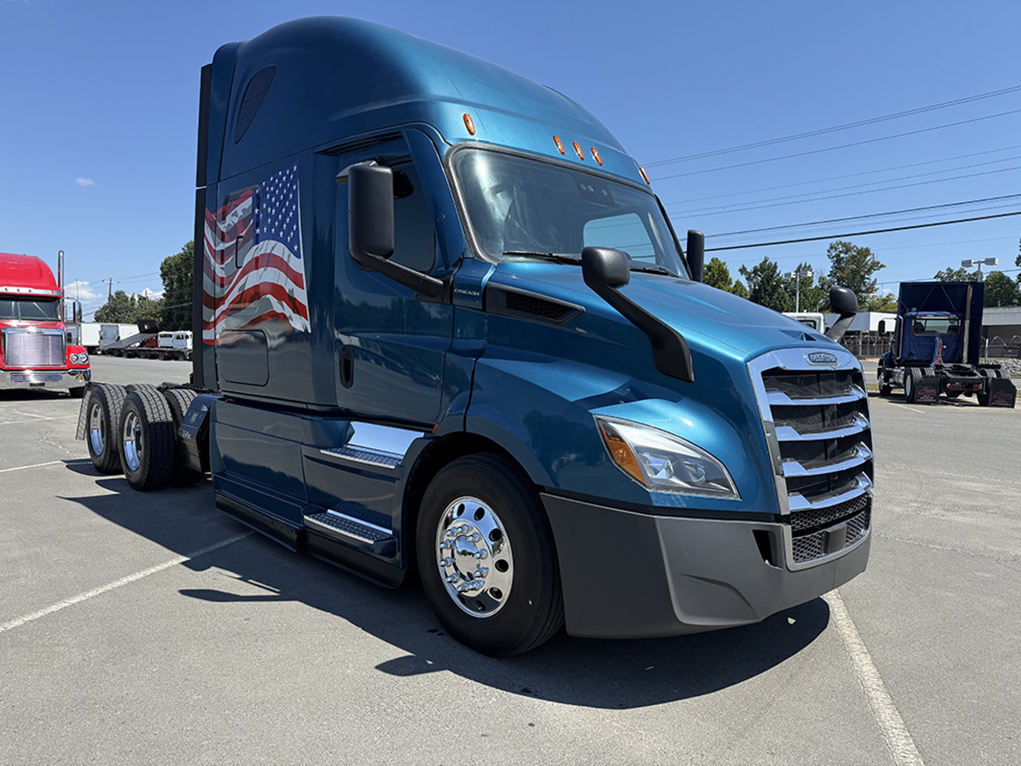 2021 Freightliner Cascadia 116 - image 2 of 6