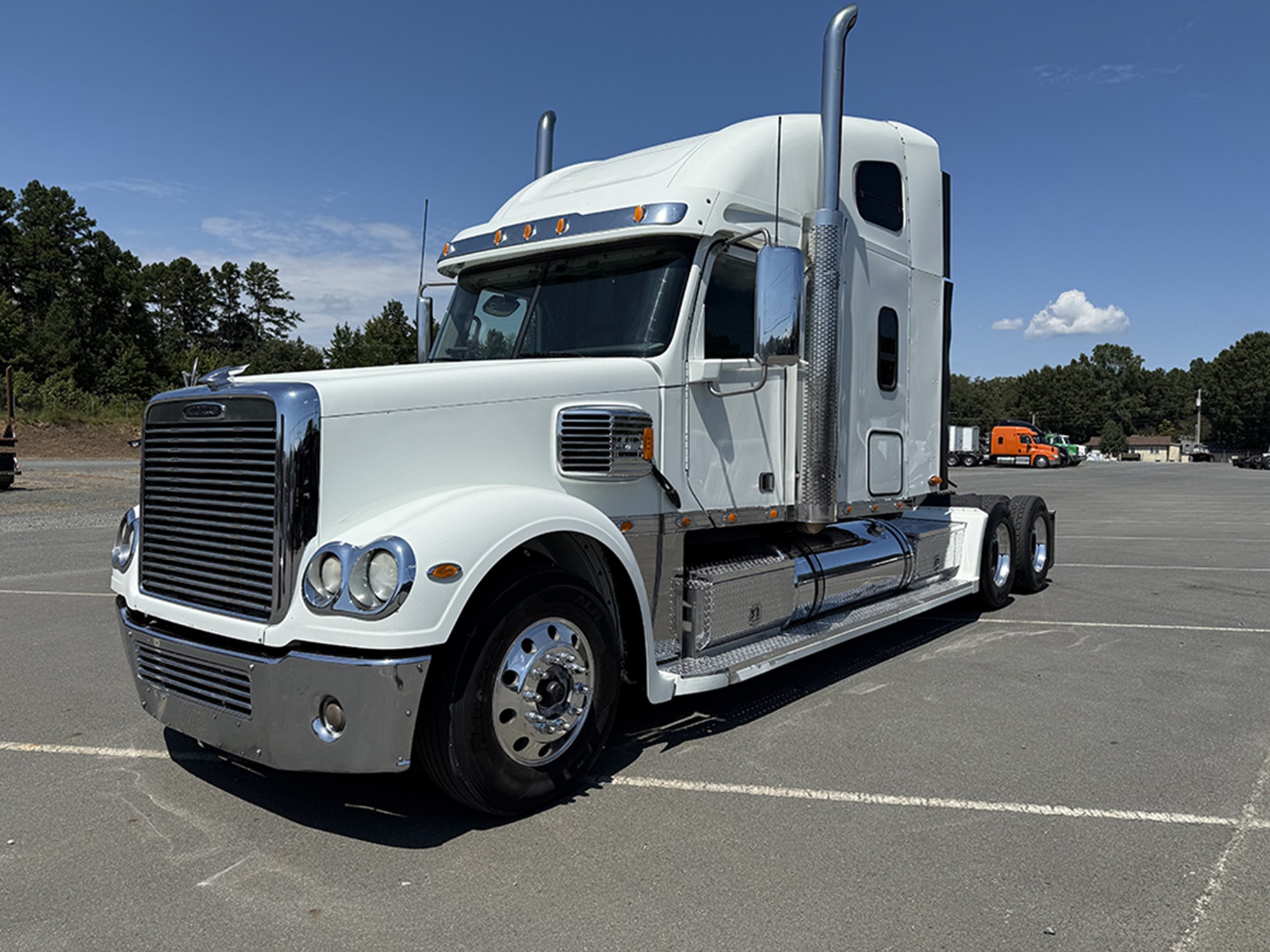 2018 Freightliner Coronado - image 1 of 6