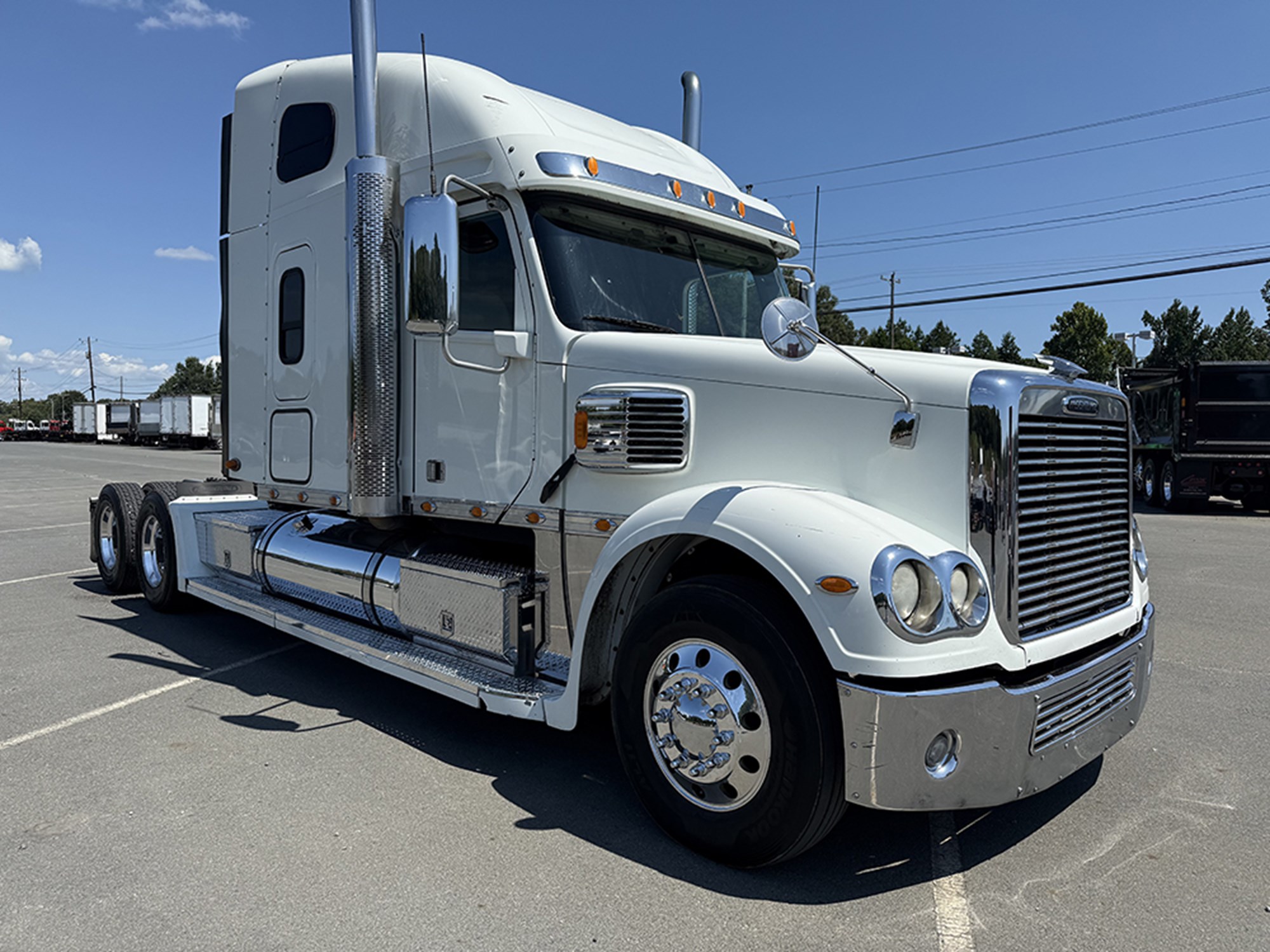 2018 Freightliner Coronado - image 2 of 6