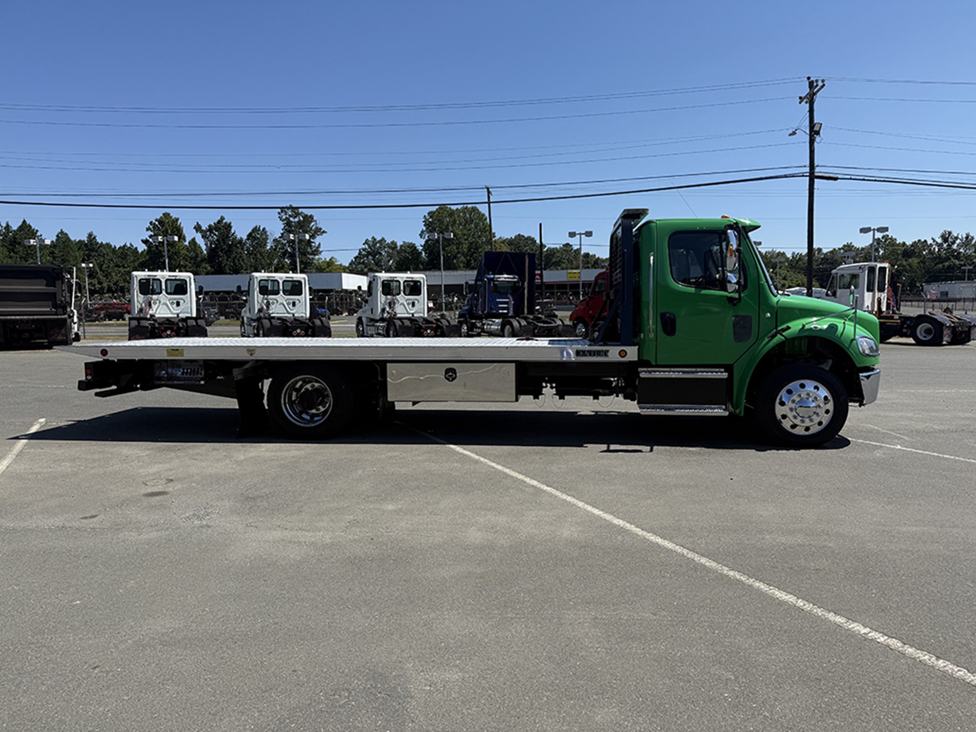 2020 Freightliner M2 - image 3 of 6