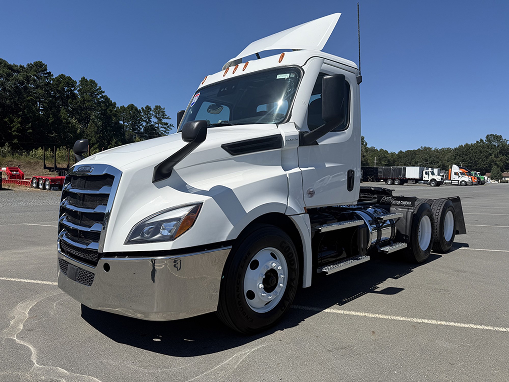2020 Freightliner Cascadia 126 - image 1 of 6