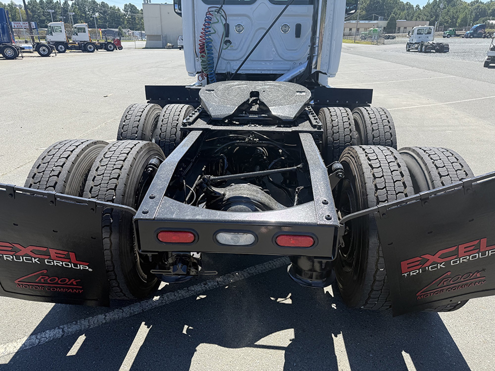 2020 Freightliner Cascadia 126 - image 5 of 6