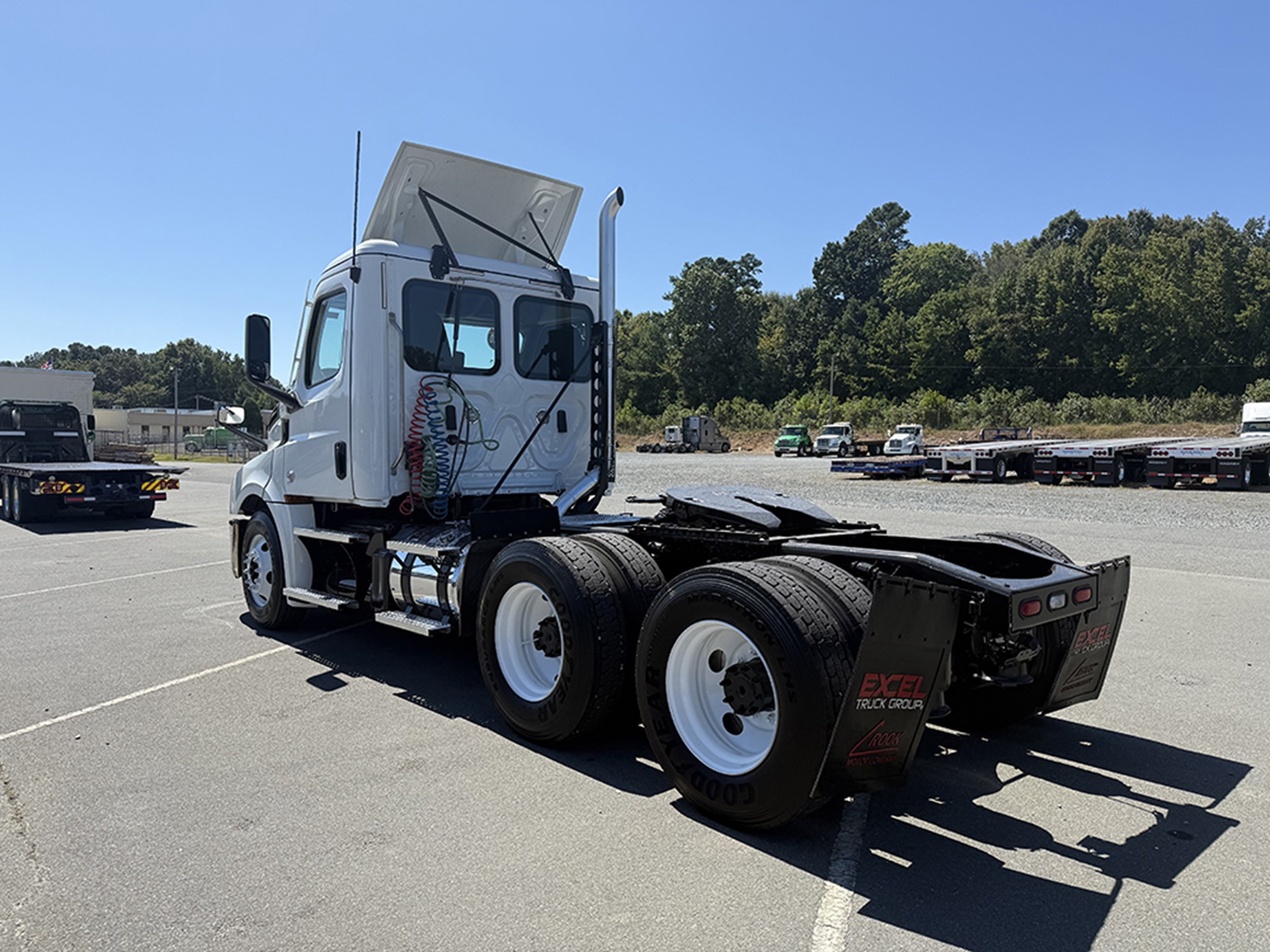2020 Freightliner Cascadia 126 - image 6 of 6