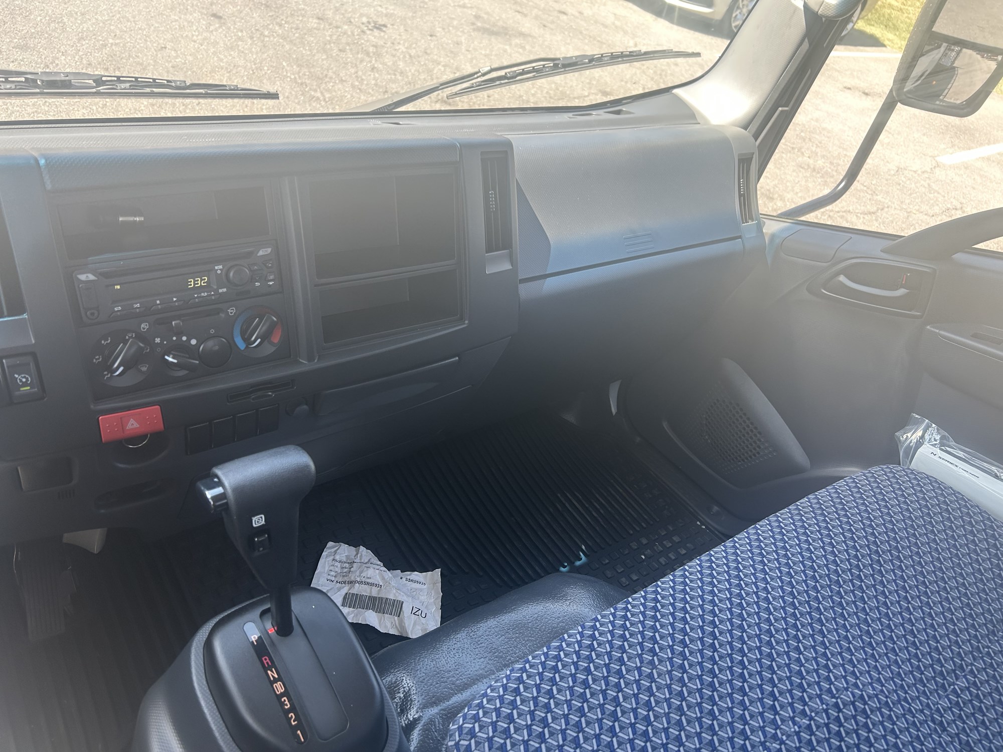 2025 Isuzu NRR - image 4 of 5