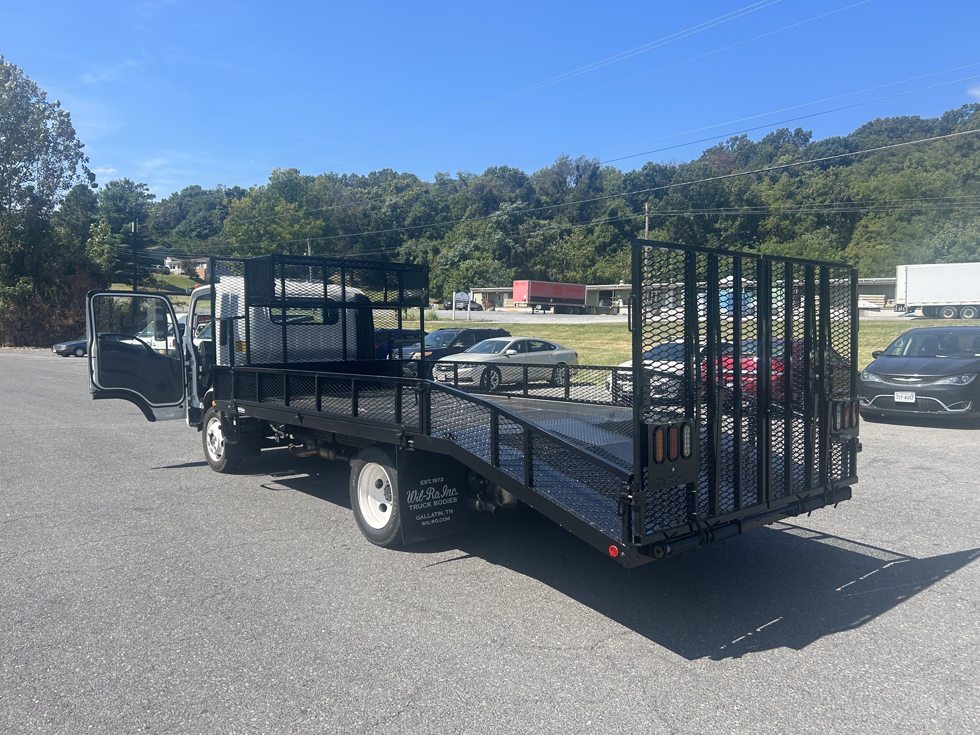 2025 Isuzu NRR - image 3 of 5