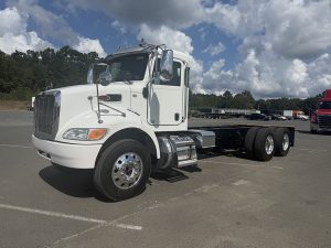 2016 Peterbilt 348 1757693476593
