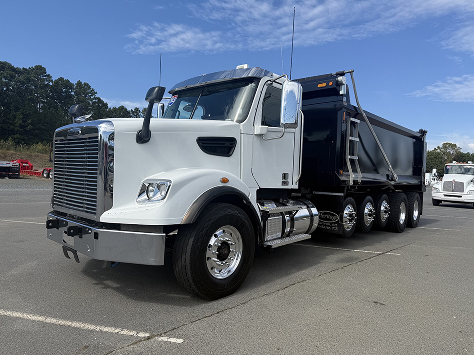 2023 Freightliner 122SD - image 1 of 6