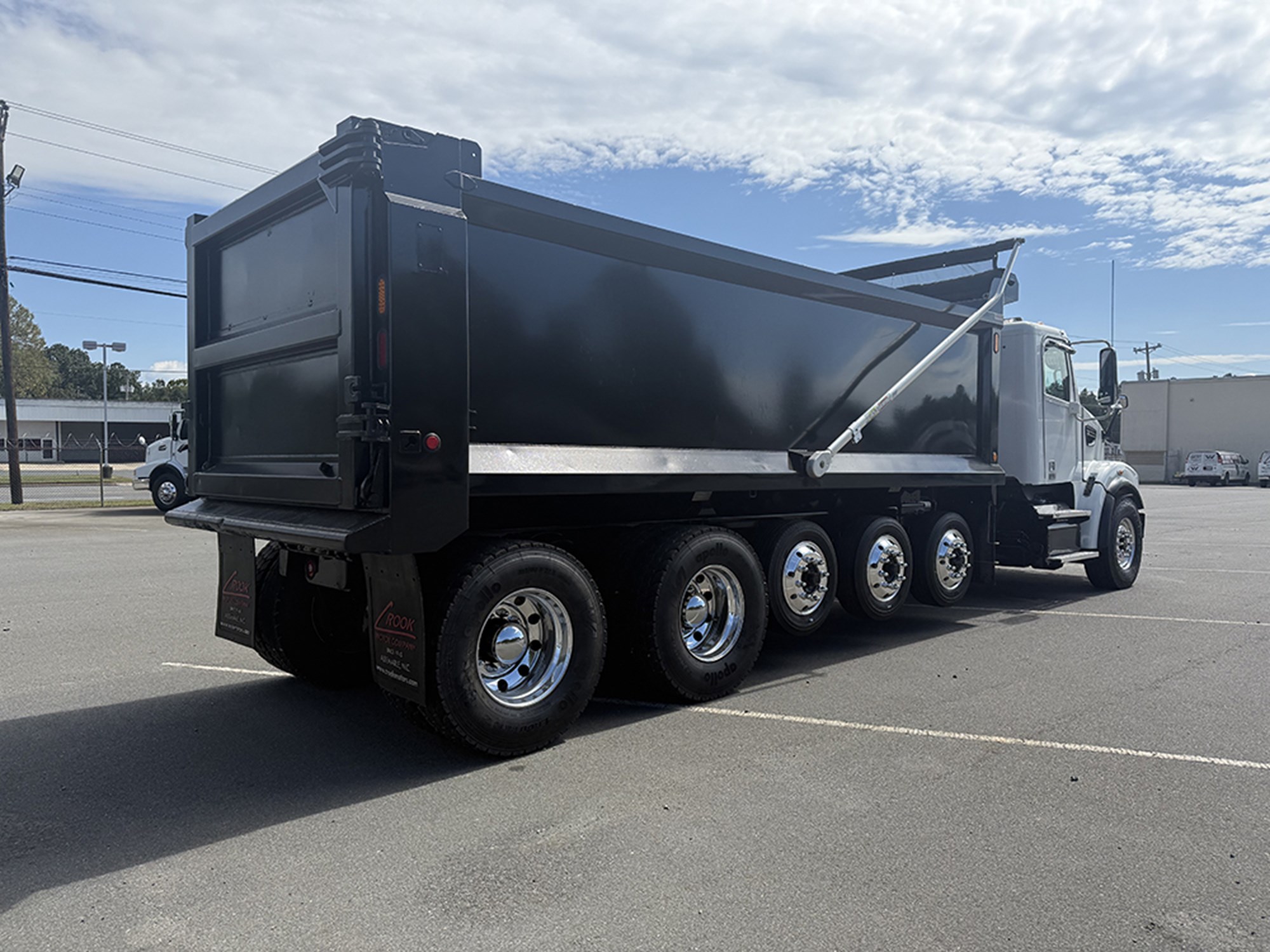 2023 Freightliner 122SD - image 4 of 6