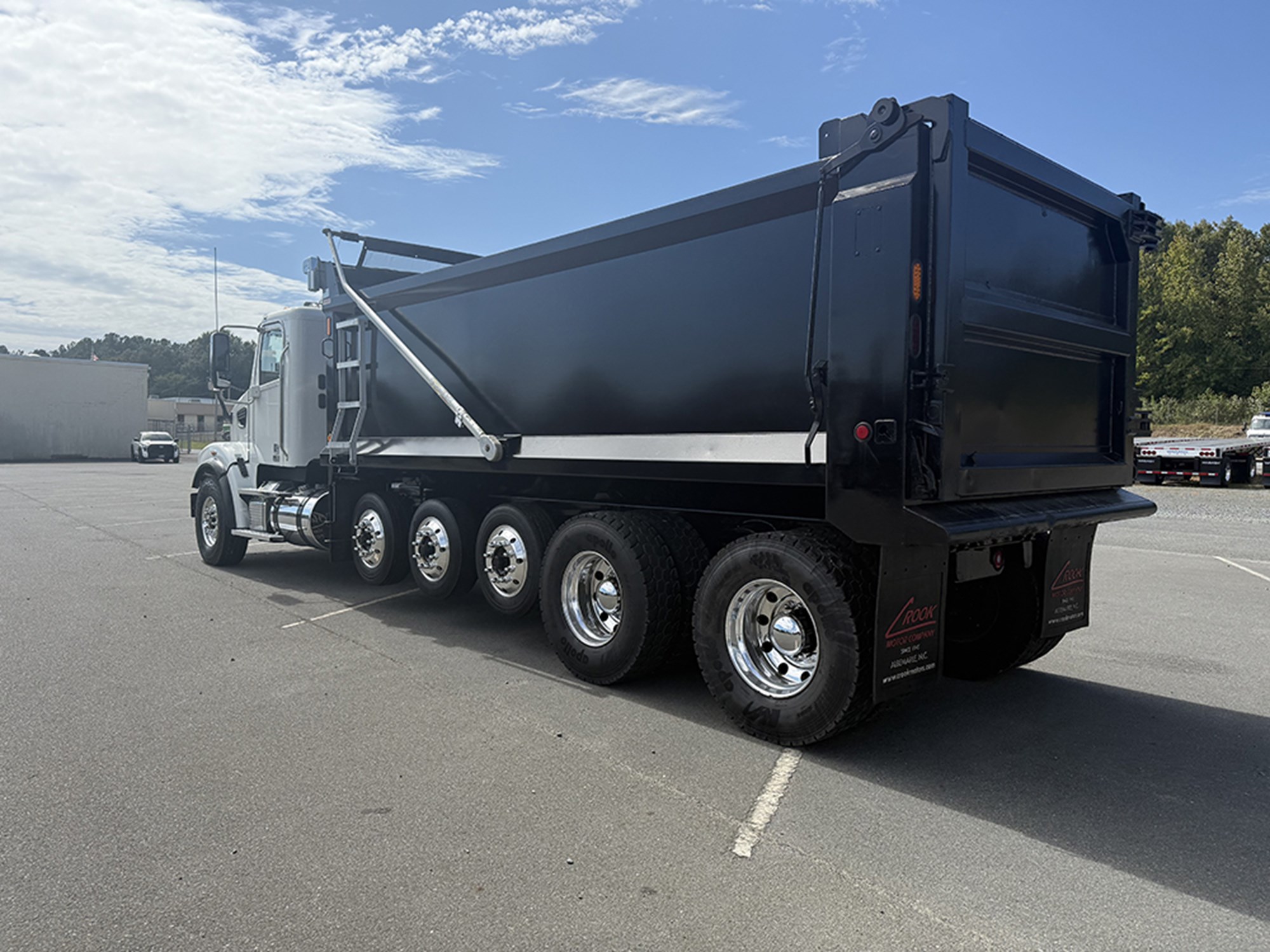 2023 Freightliner 122SD - image 6 of 6