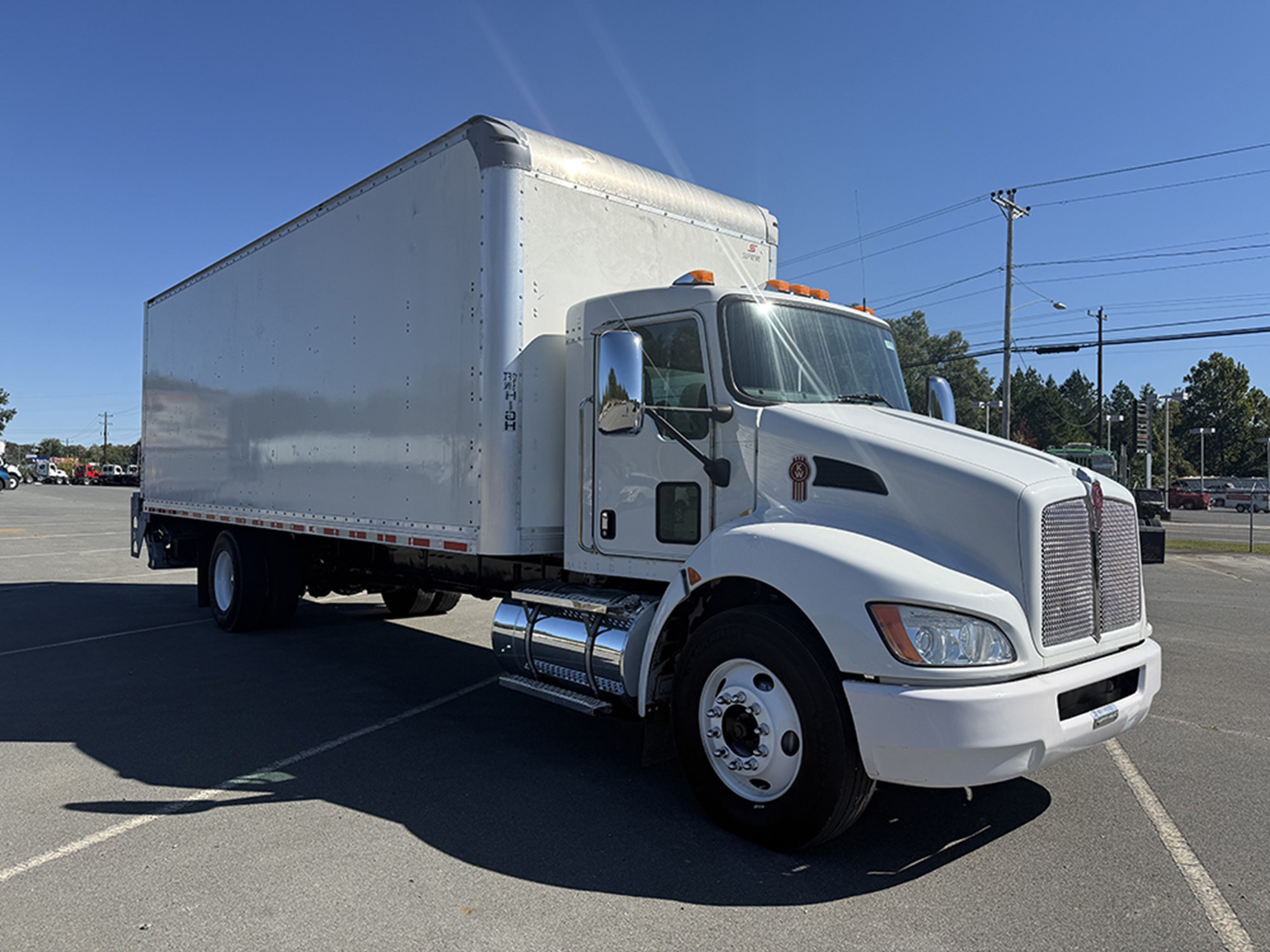2019 Kenworth T370 - image 2 of 6