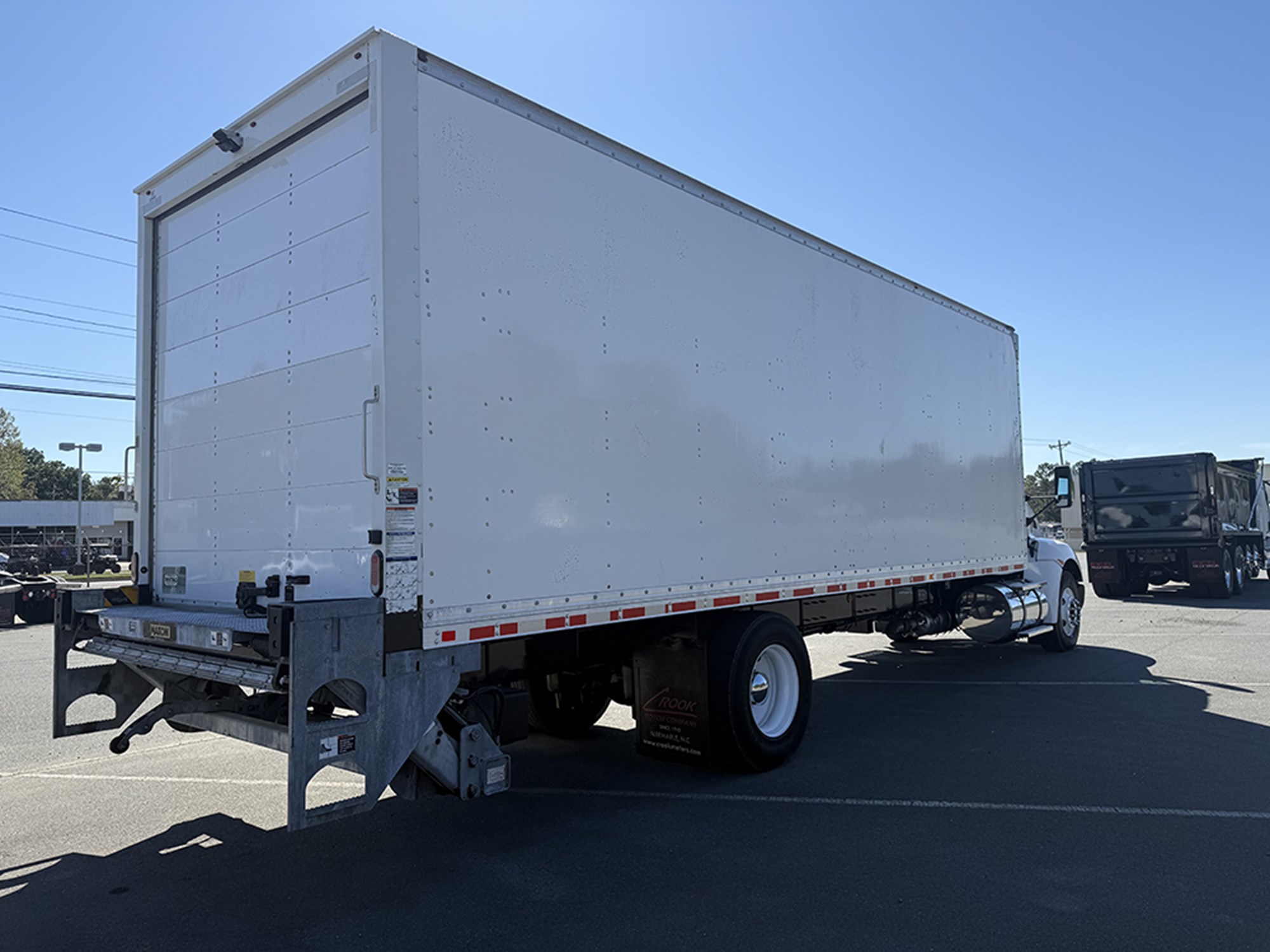 2019 Kenworth T370 - image 4 of 6