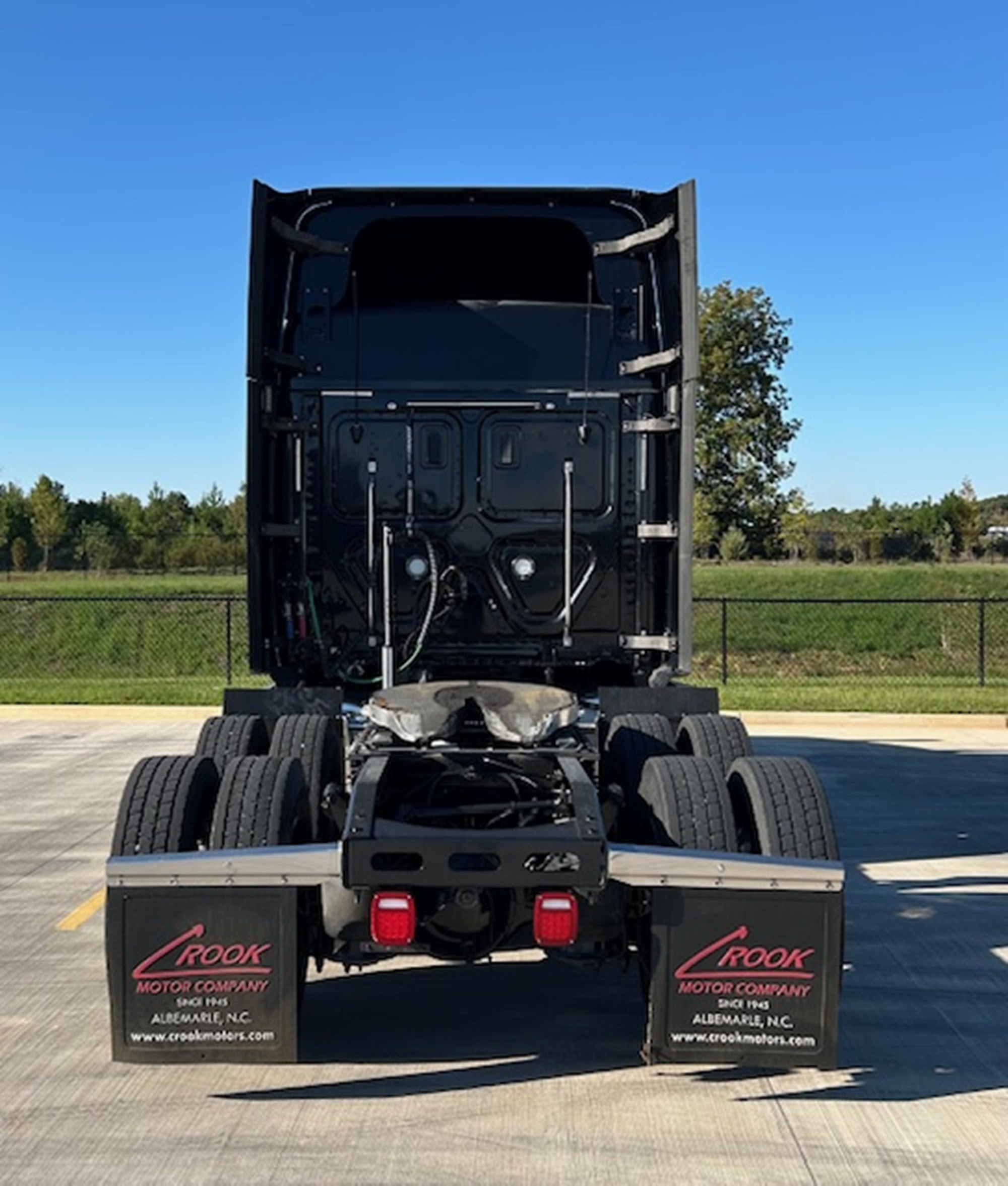 2020 Freightliner Cascadia 126 - image 5 of 6