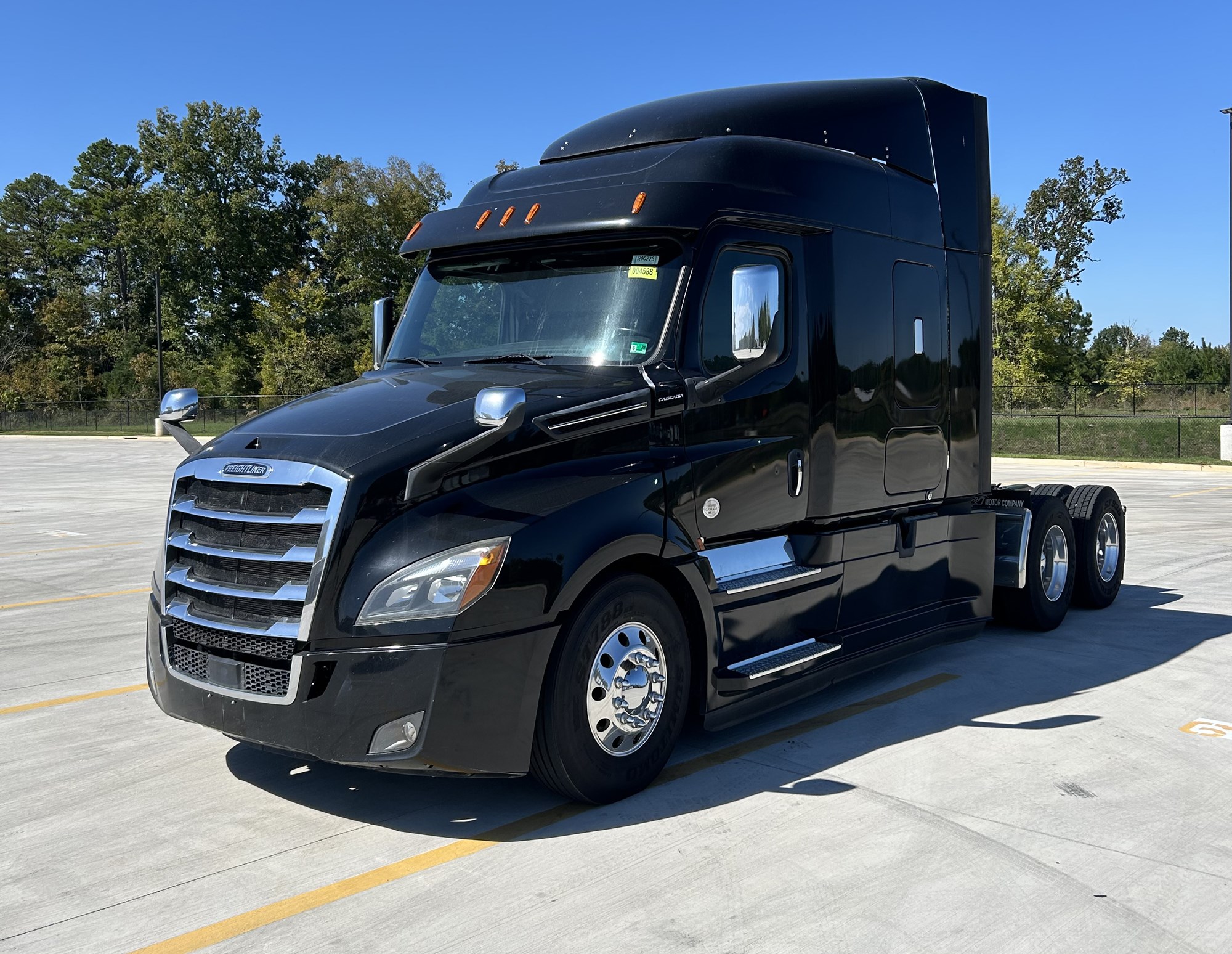 2020 Freightliner Cascadia 126 - image 1 of 6