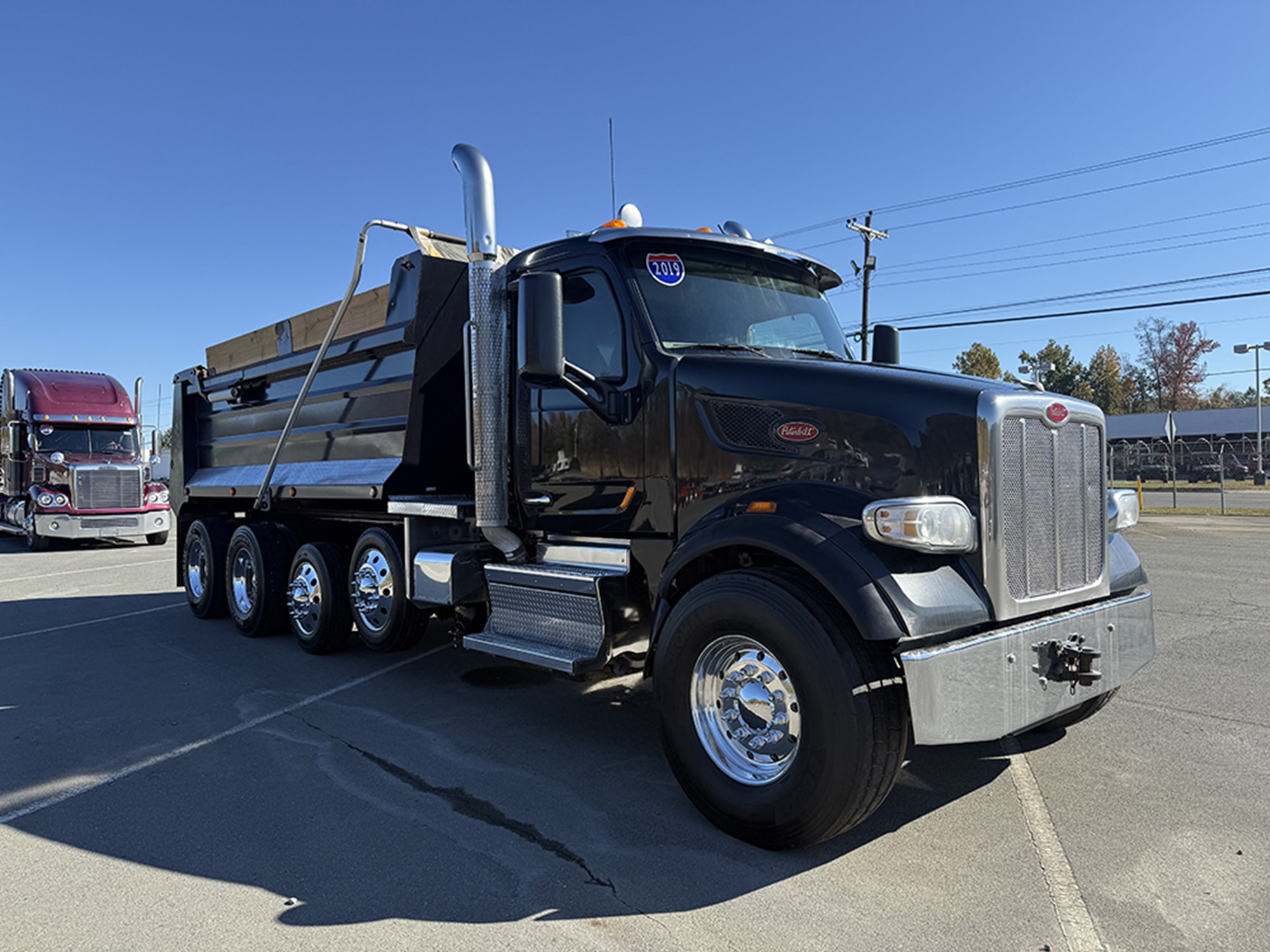 2019 Peterbilt 567 2019 Peterbilt 567 - image 2 of 6