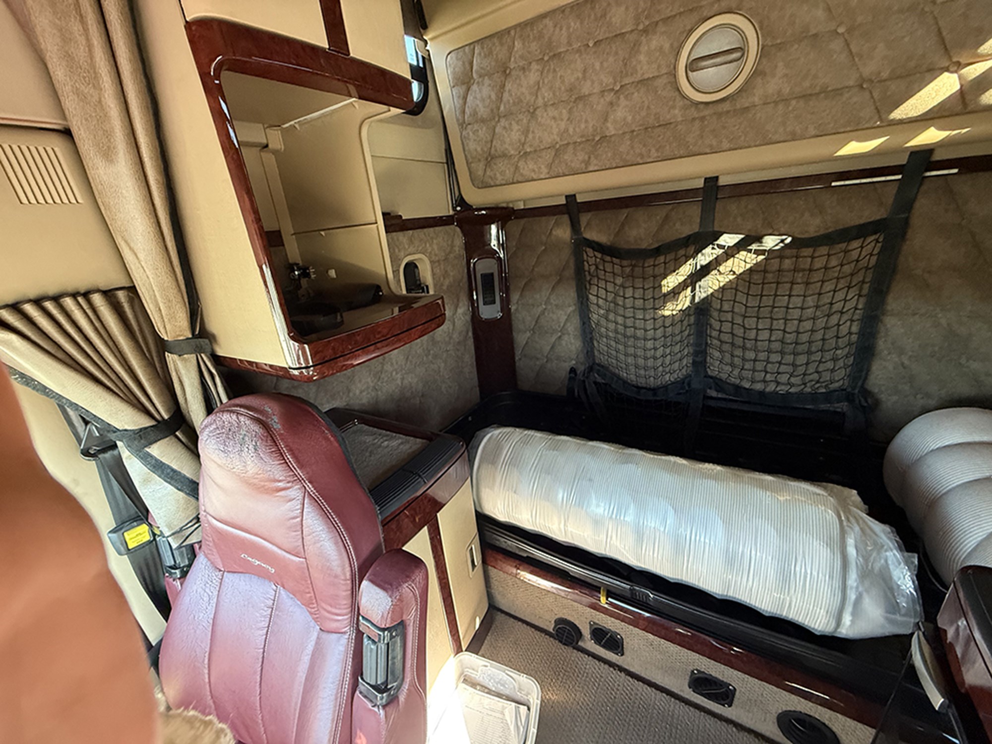 2016 Freightliner CC132 Coronado 1761924114400 2016 Freightliner CC132 Coronado 1761924114400