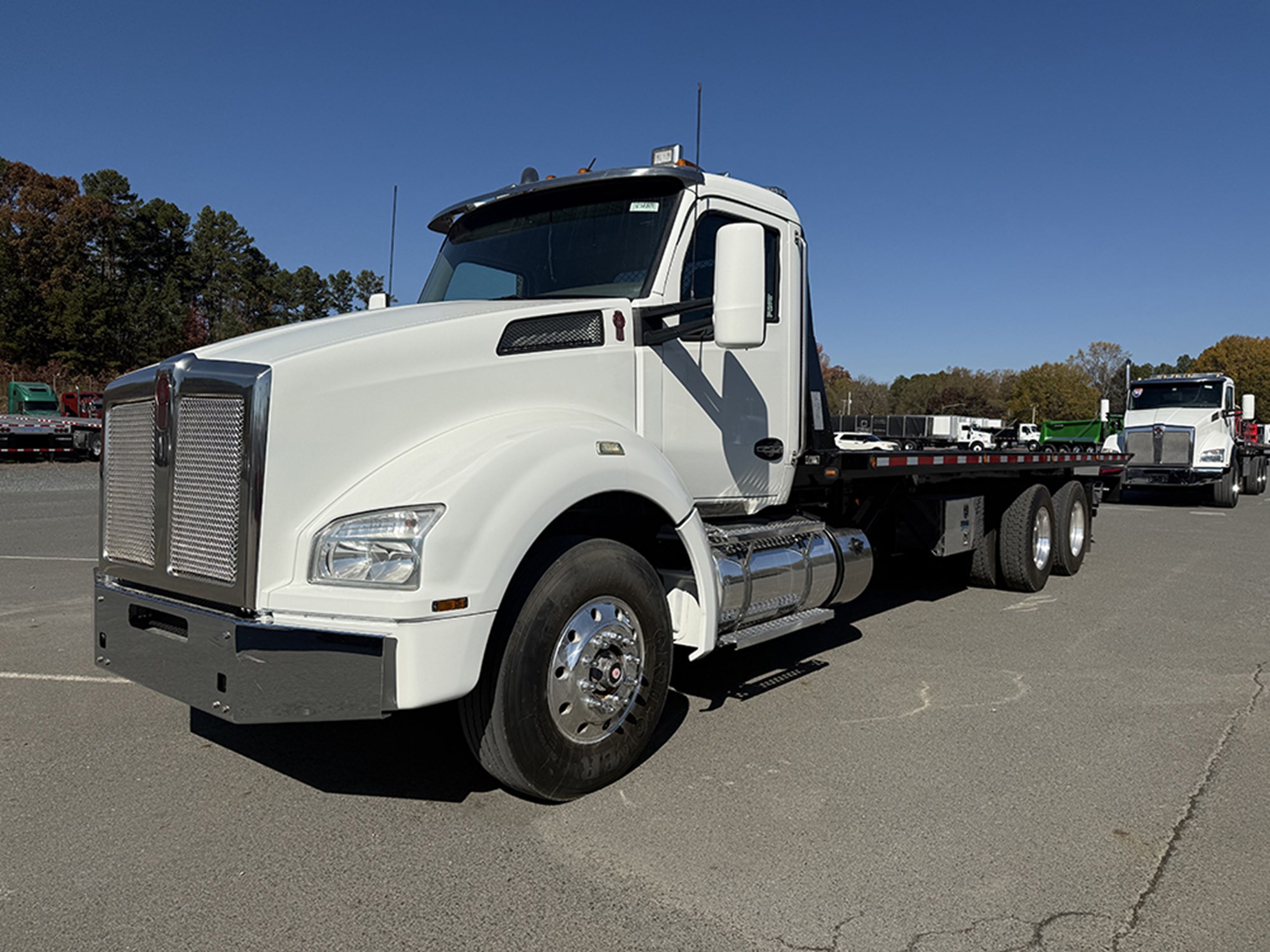 2017 Kenworth T880 2017 Kenworth T880 - image 1 of 6