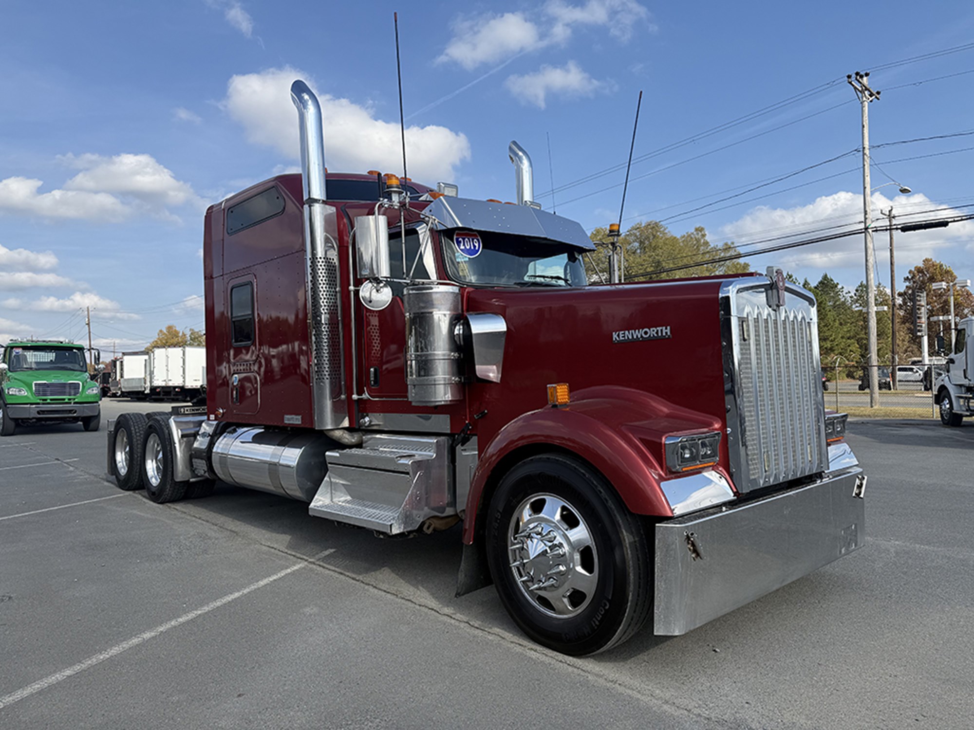 2019 Kenworth W9 Series 2019 Kenworth W9 Series - image 2 of 6