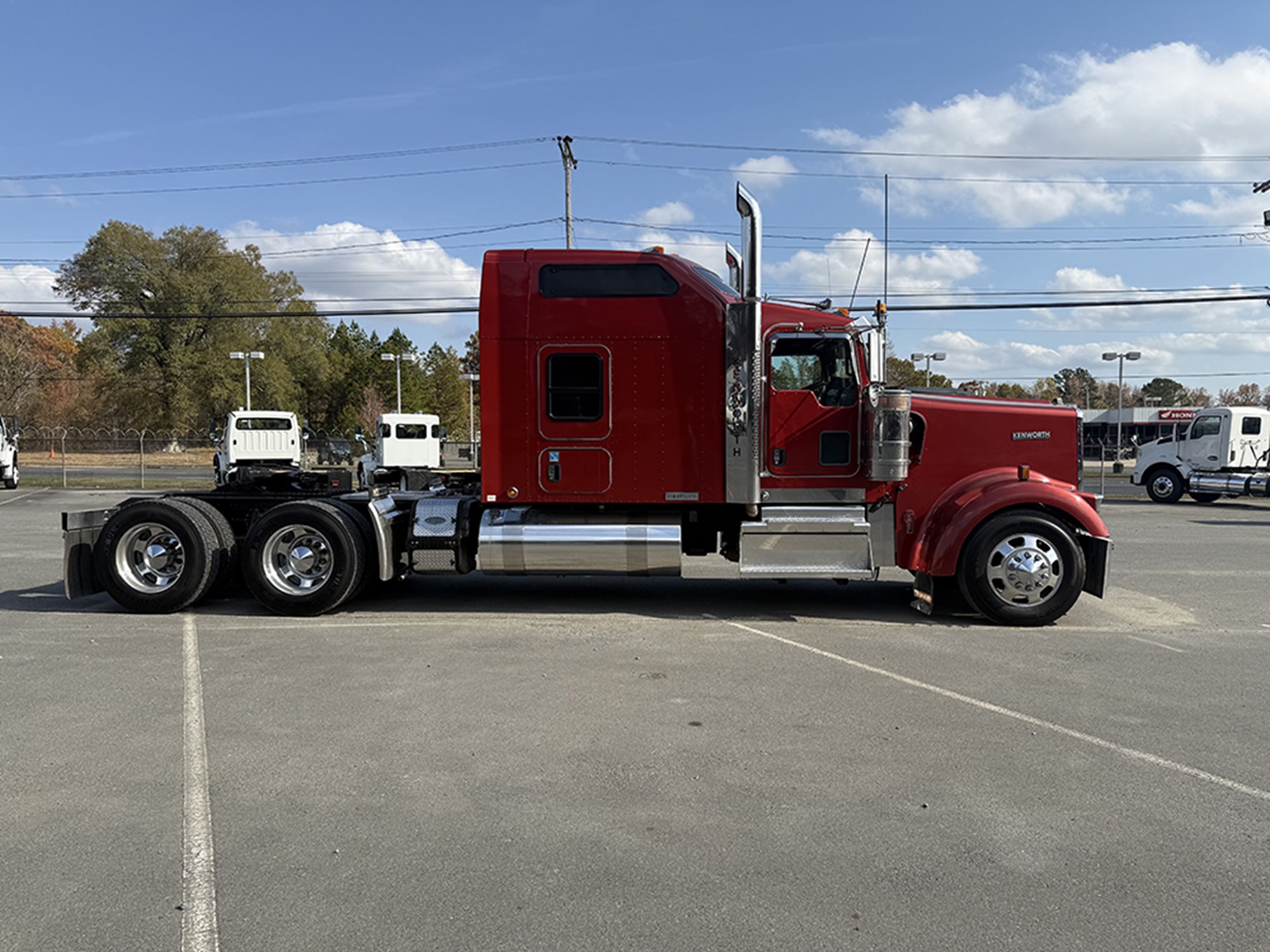 2019 Kenworth W9 Series 2019 Kenworth W9 Series - image 3 of 6