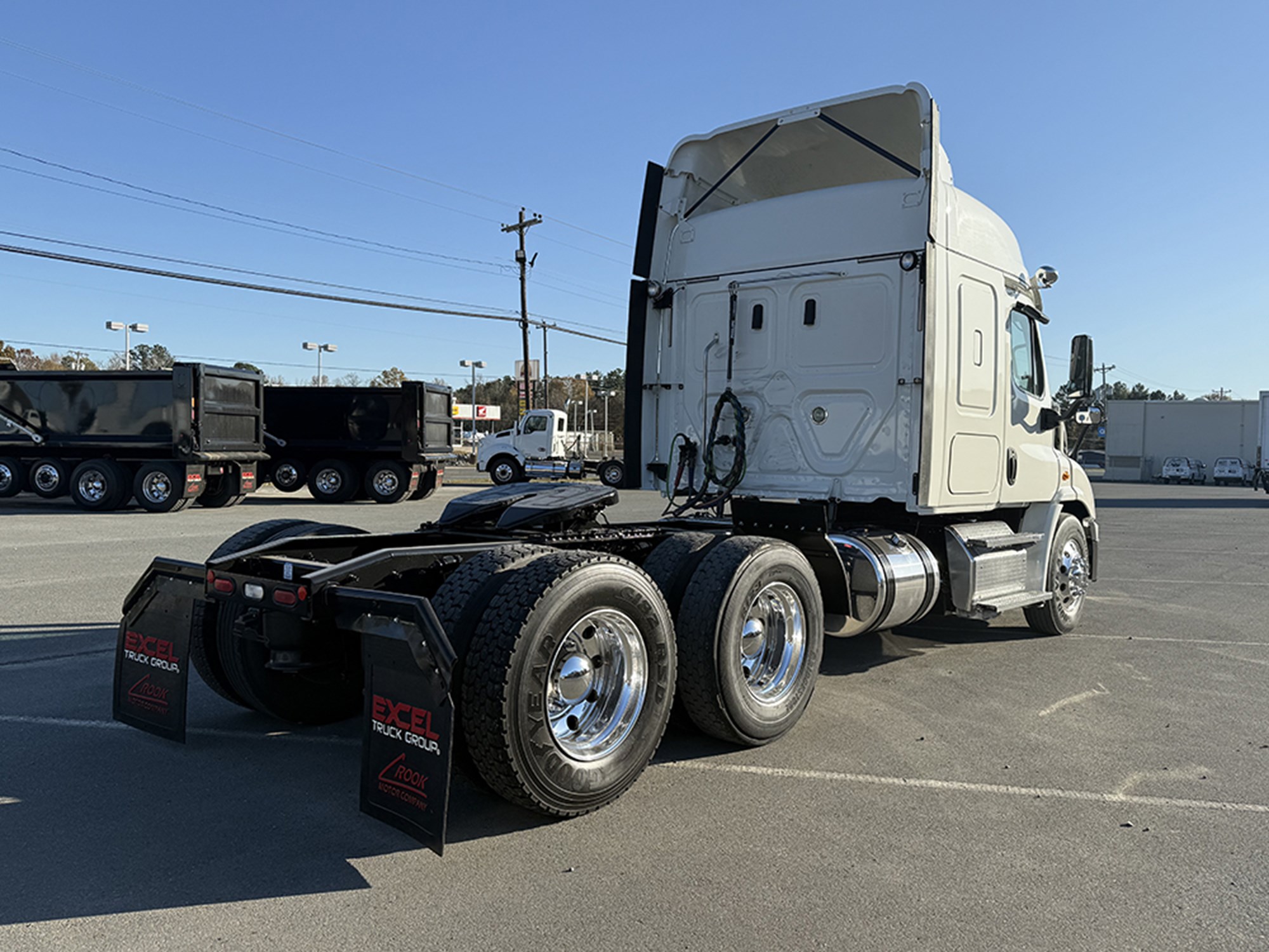 2019 Freightliner Cascadia 113 2019 Freightliner Cascadia 113 - image 4 of 6