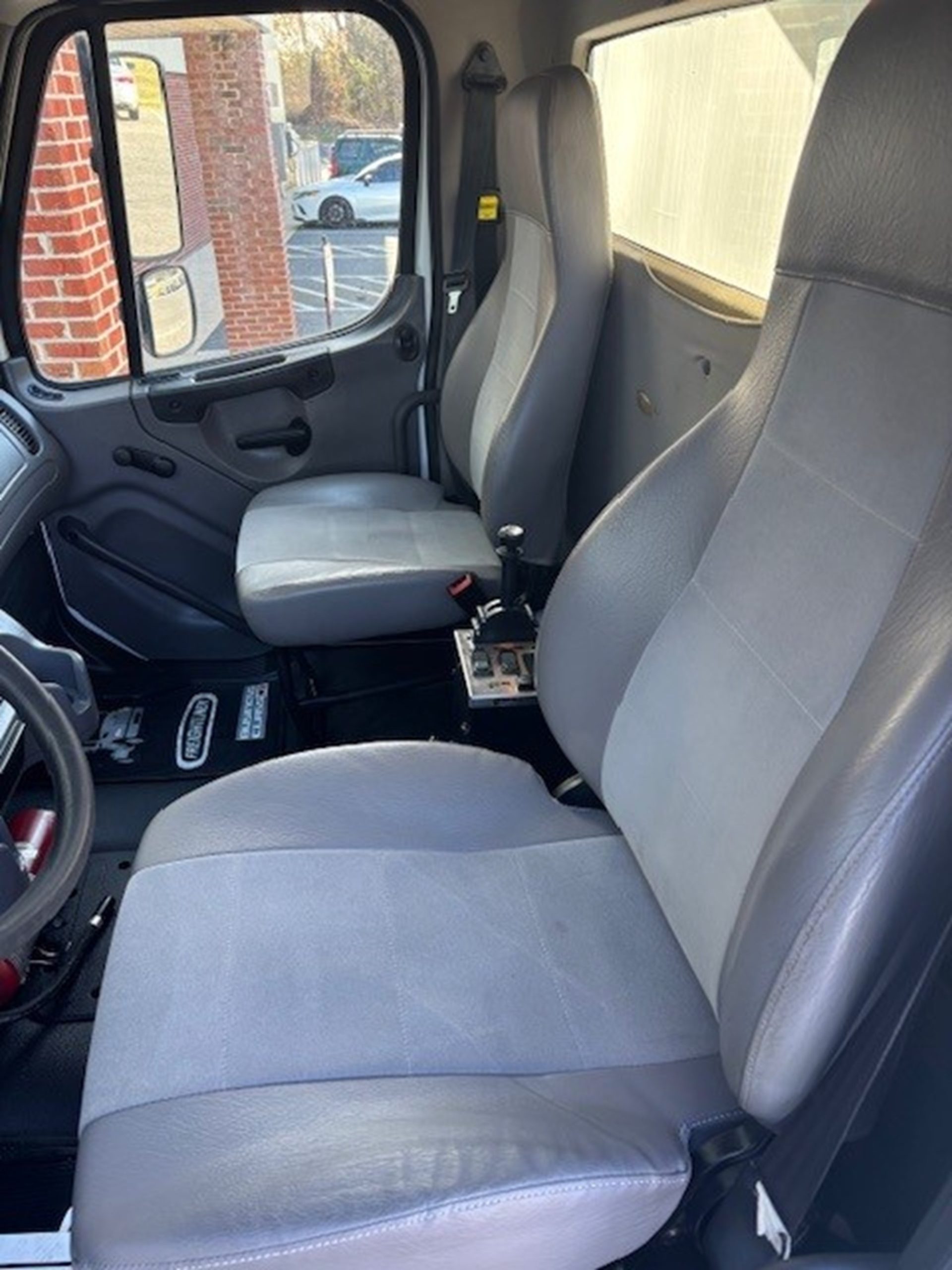 2016 Freightliner M2106 1763127301041 2016 Freightliner M2106 1763127301041