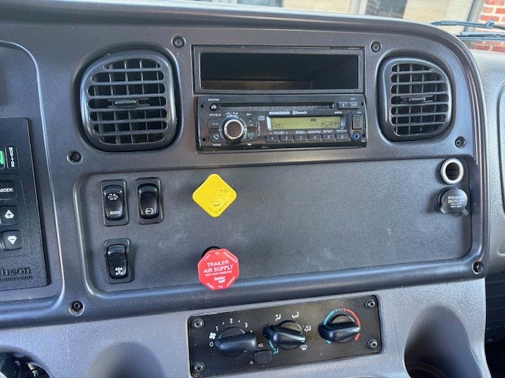 2016 Freightliner M2106 1763127301569 2016 Freightliner M2106 1763127301569